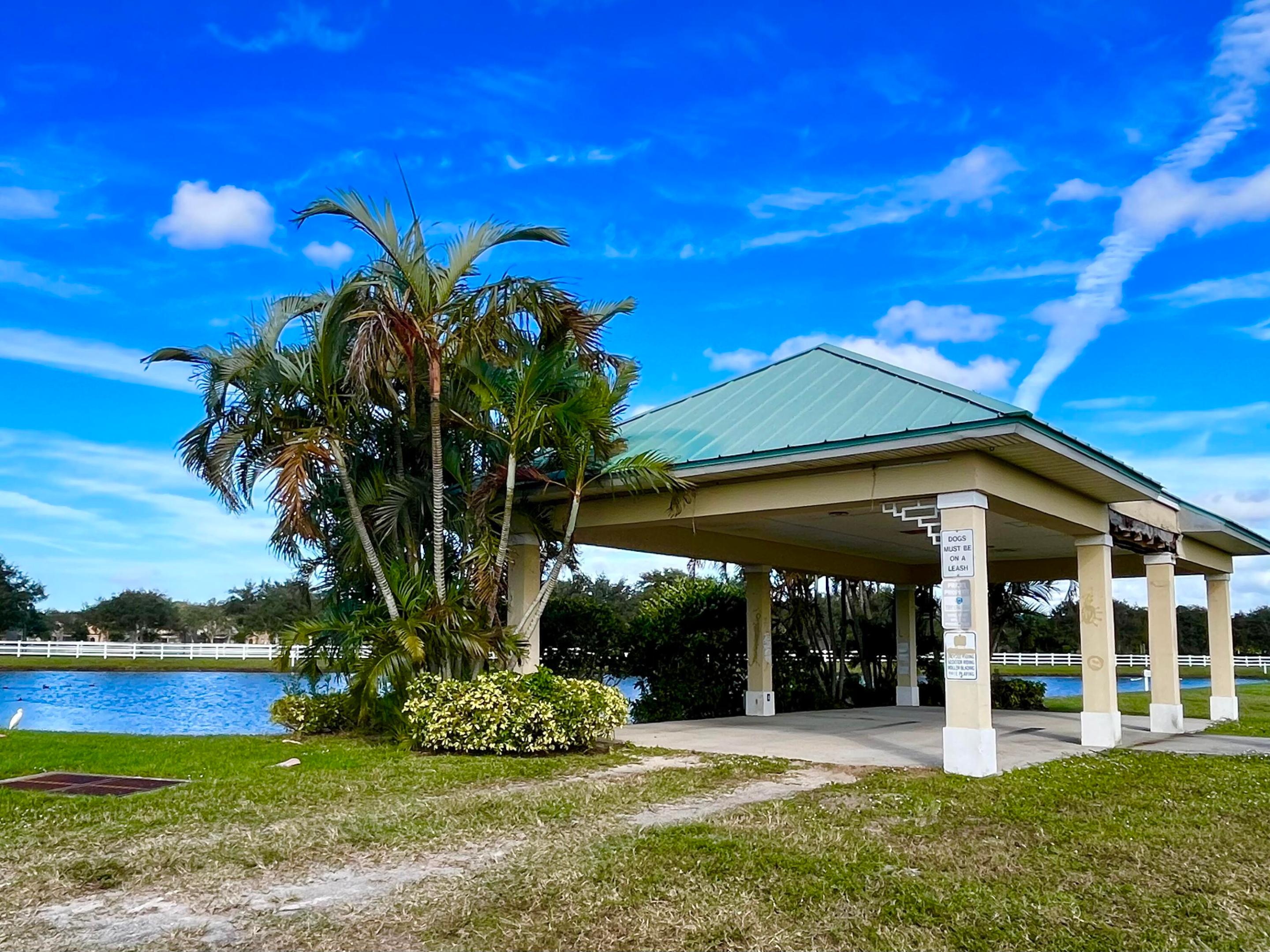 1612 W Pointe West Way W