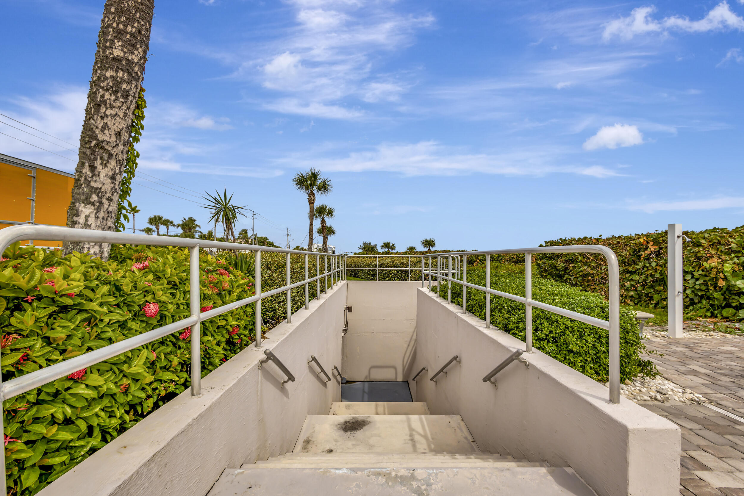 5055 North Highway A1a 705
