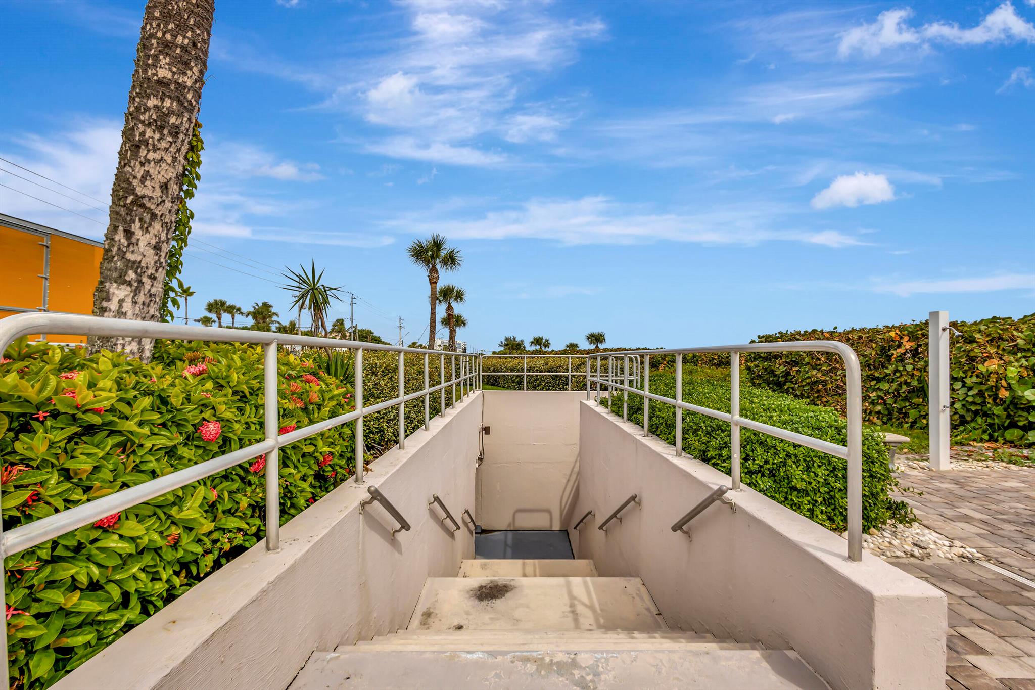 5055 North Highway A1a 705