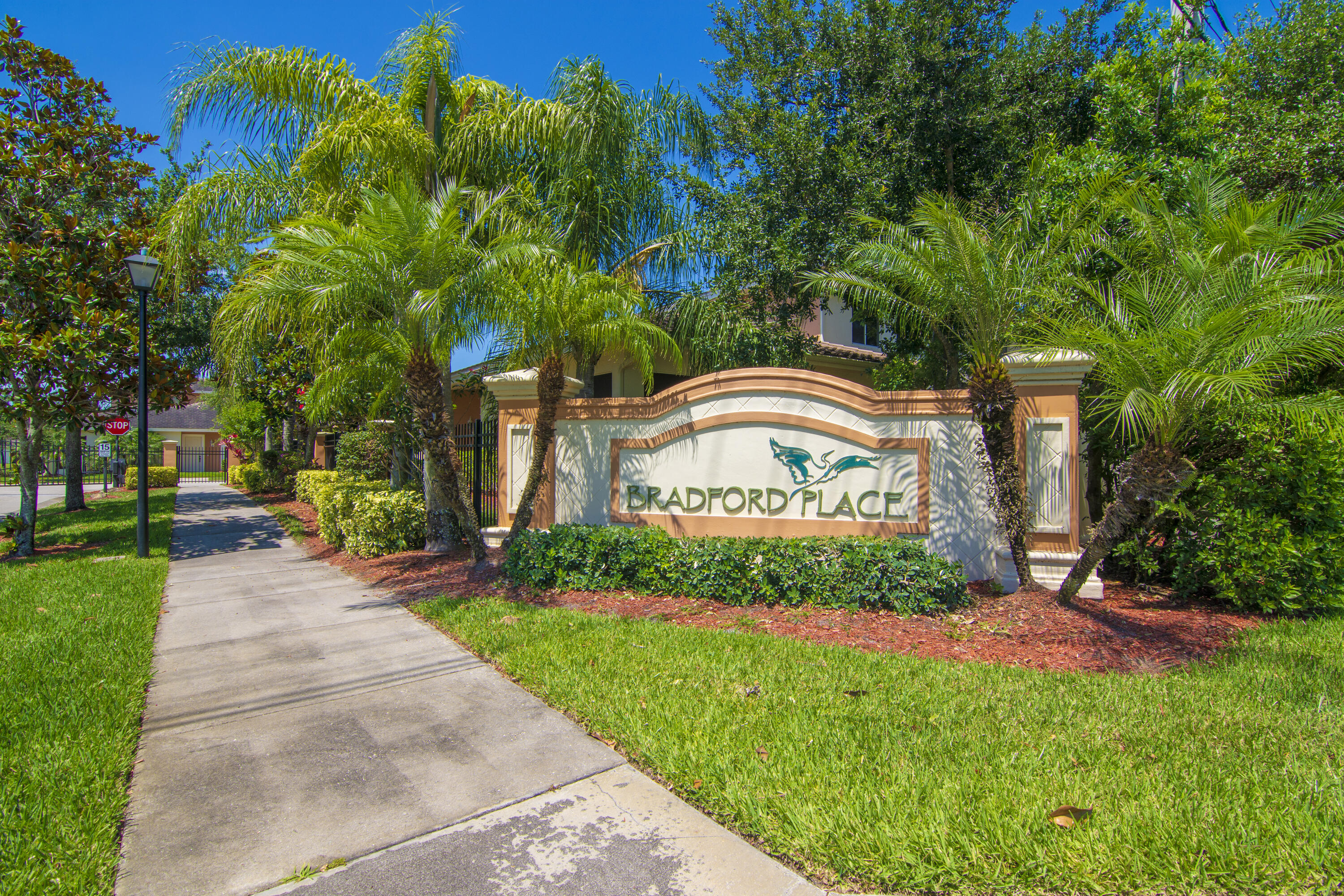 2542 Stockbridge Square SW