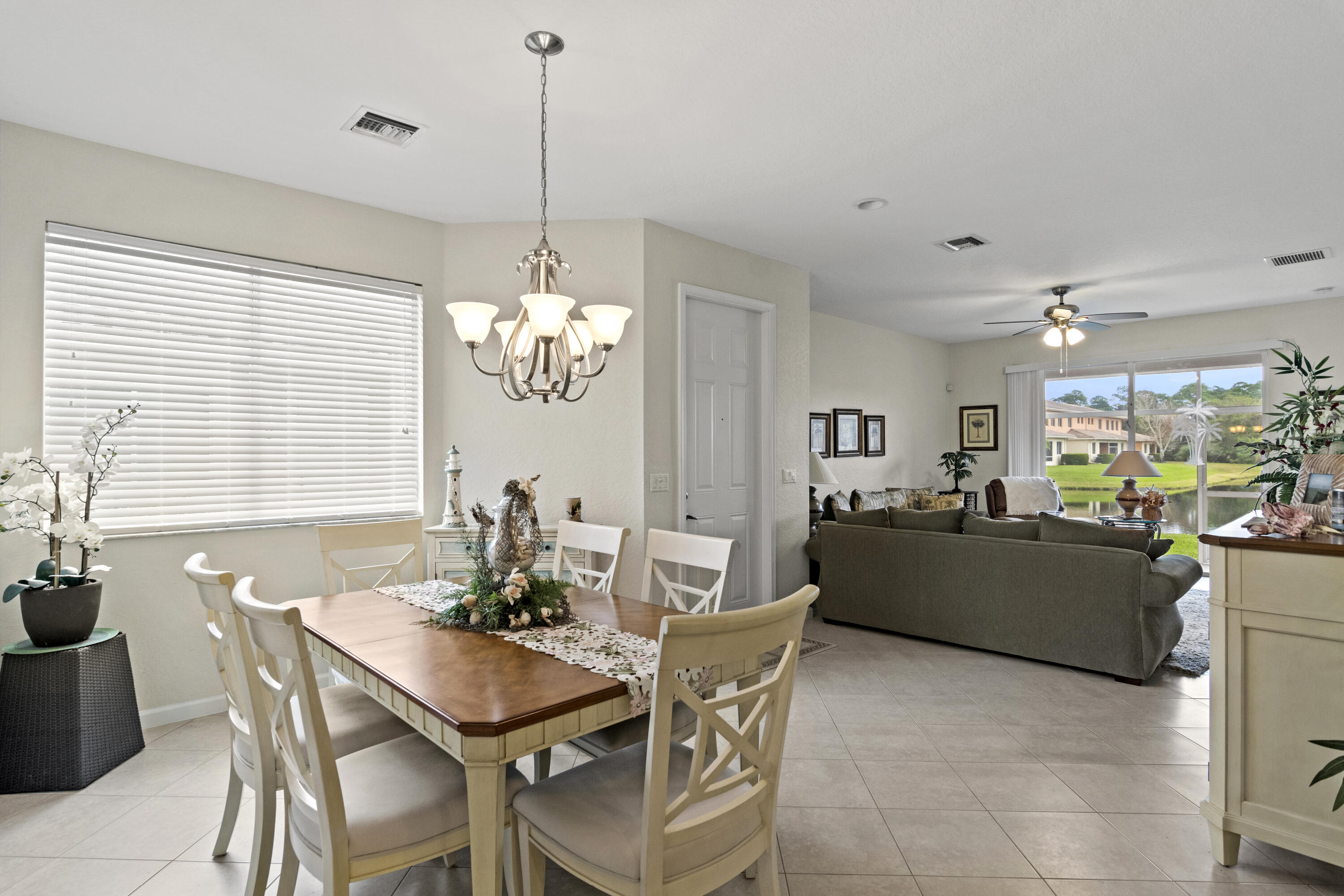 2542 Stockbridge Square SW