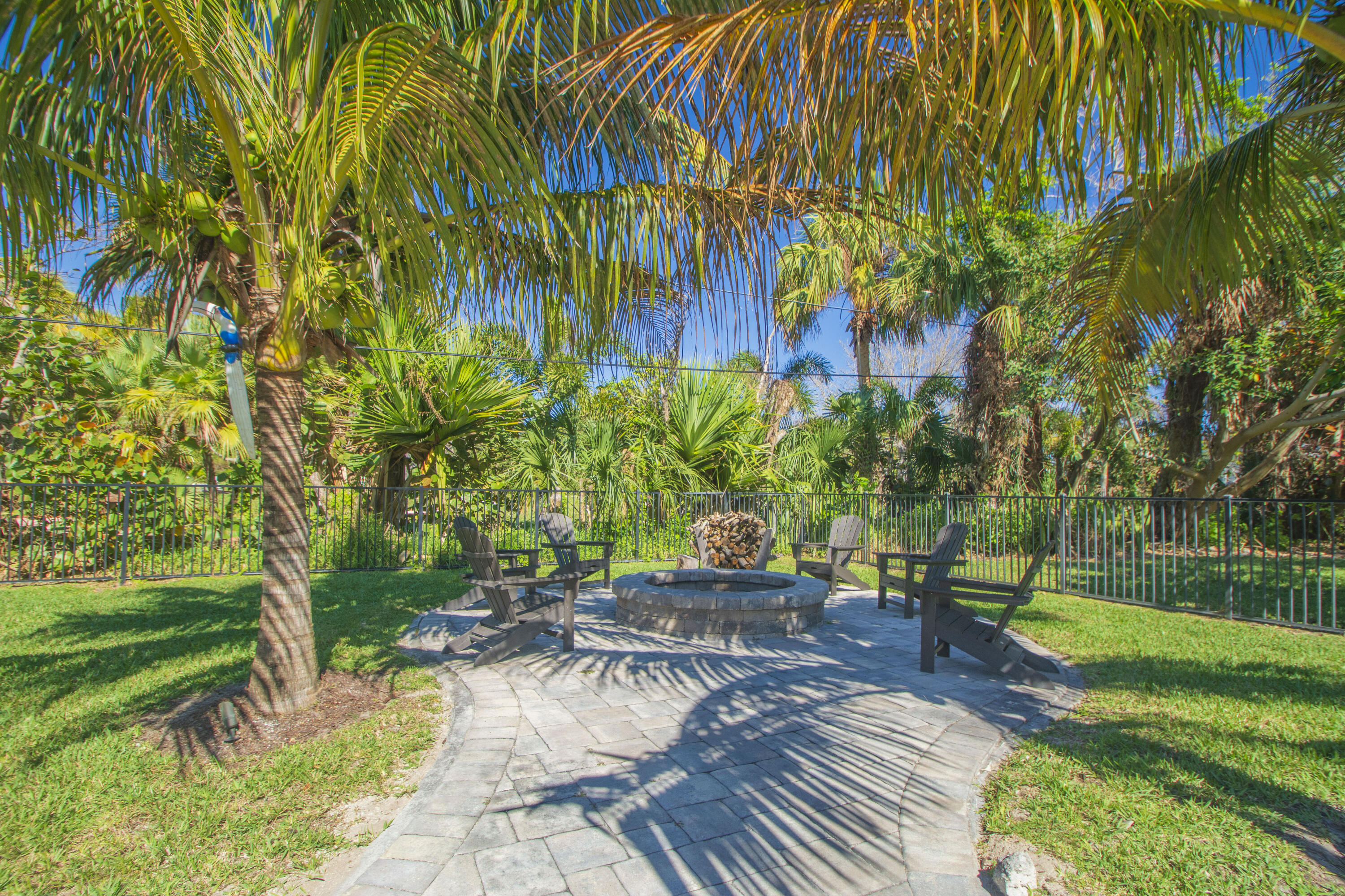 2180 Captains Walk