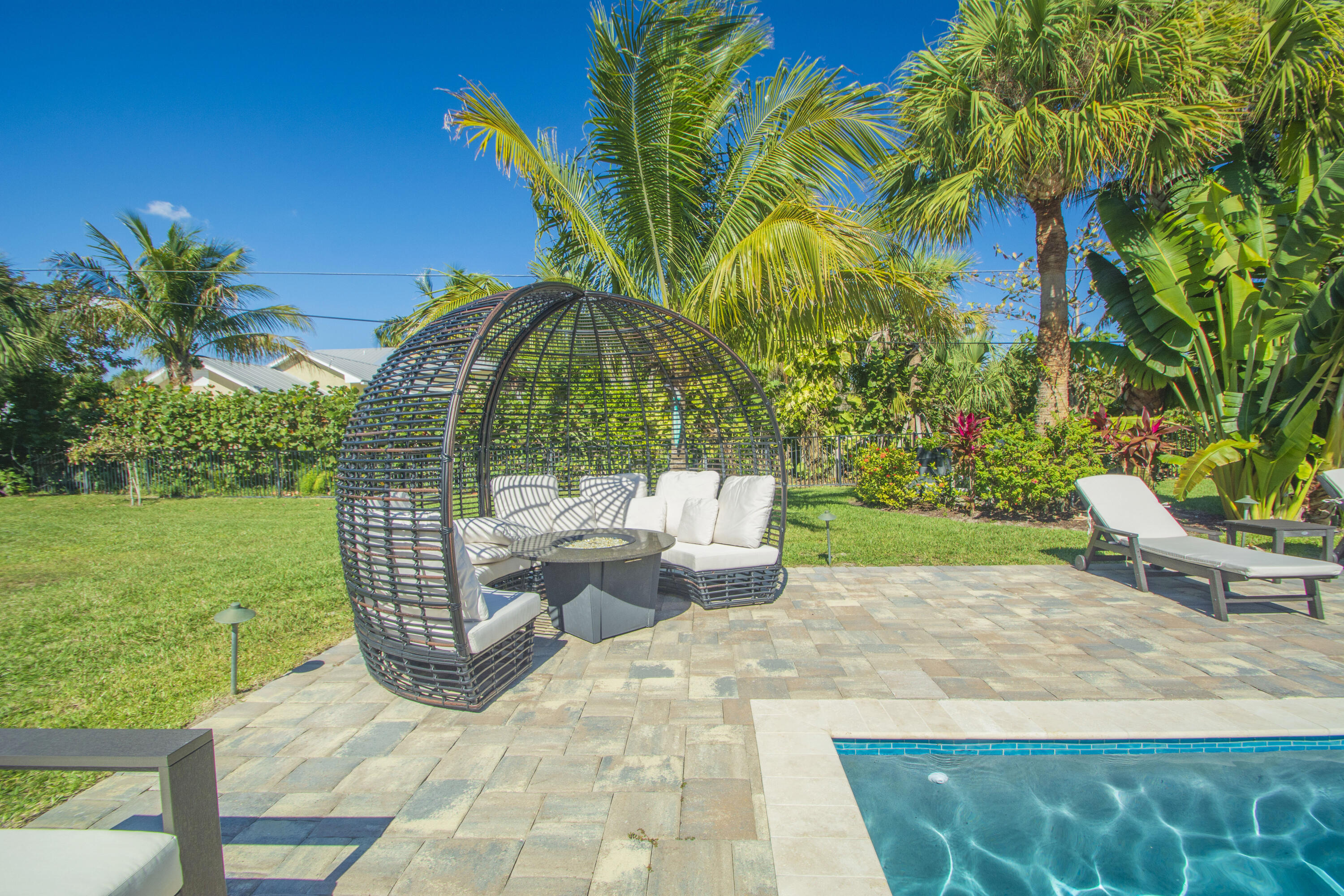 2180 Captains Walk