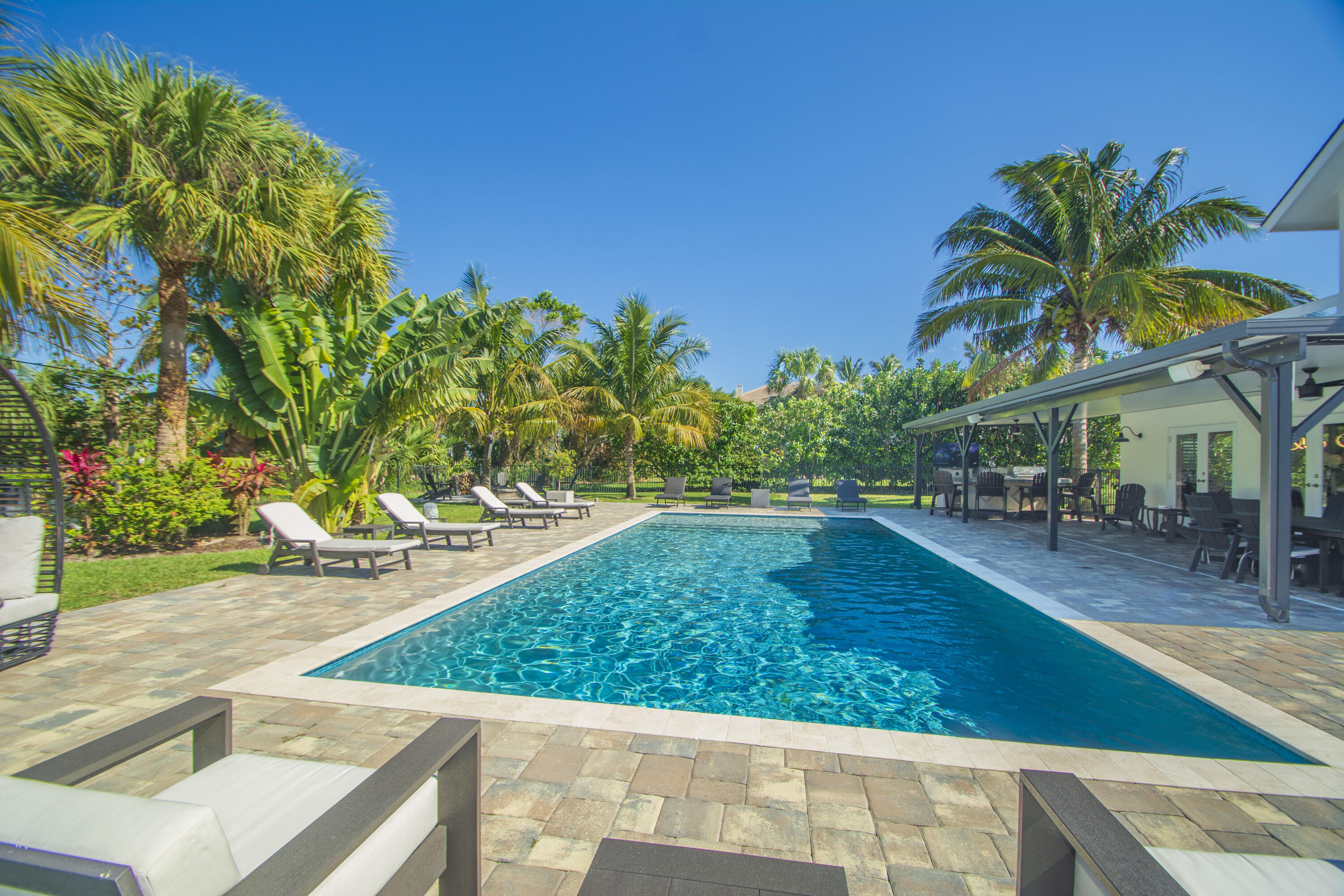 2180 Captains Walk