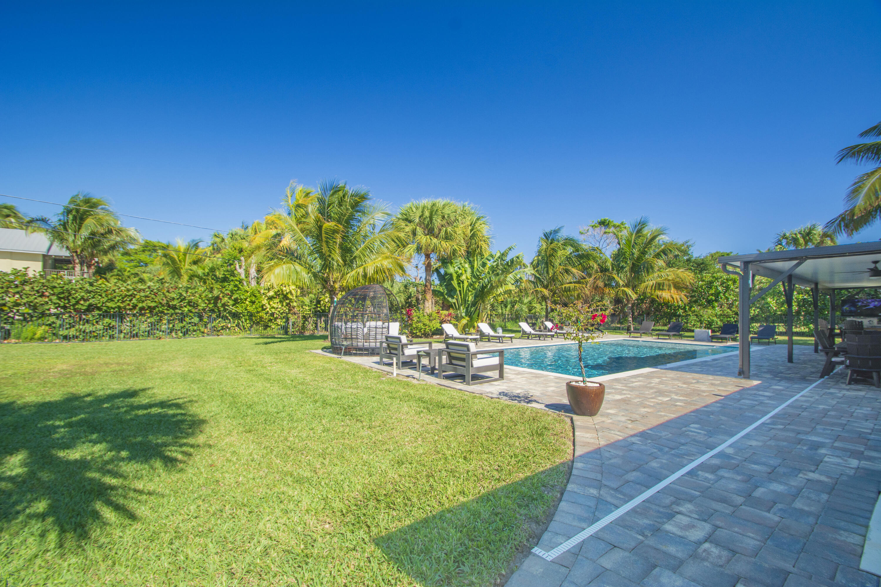 2180 Captains Walk