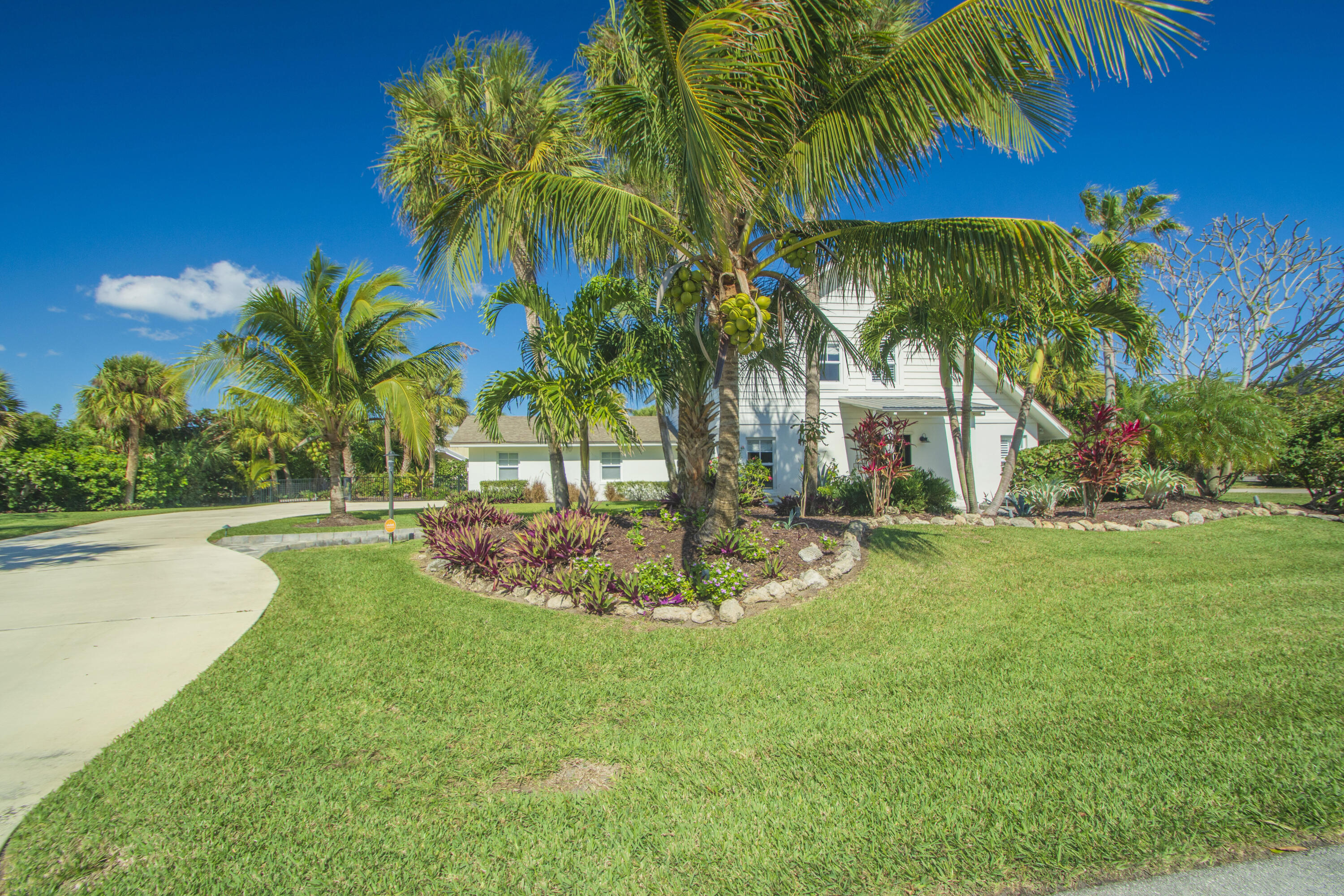 2180 Captains Walk