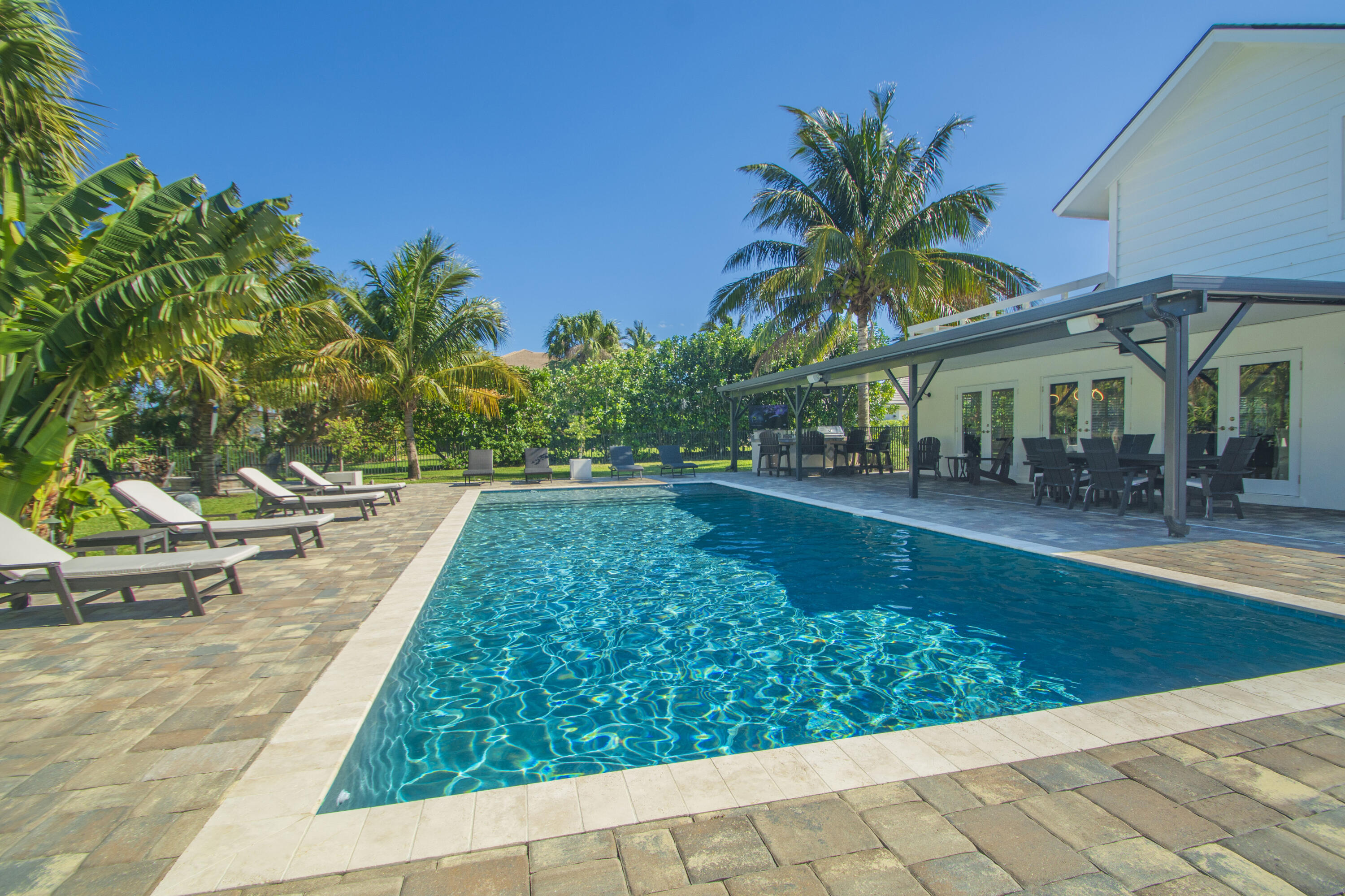 2180 Captains Walk