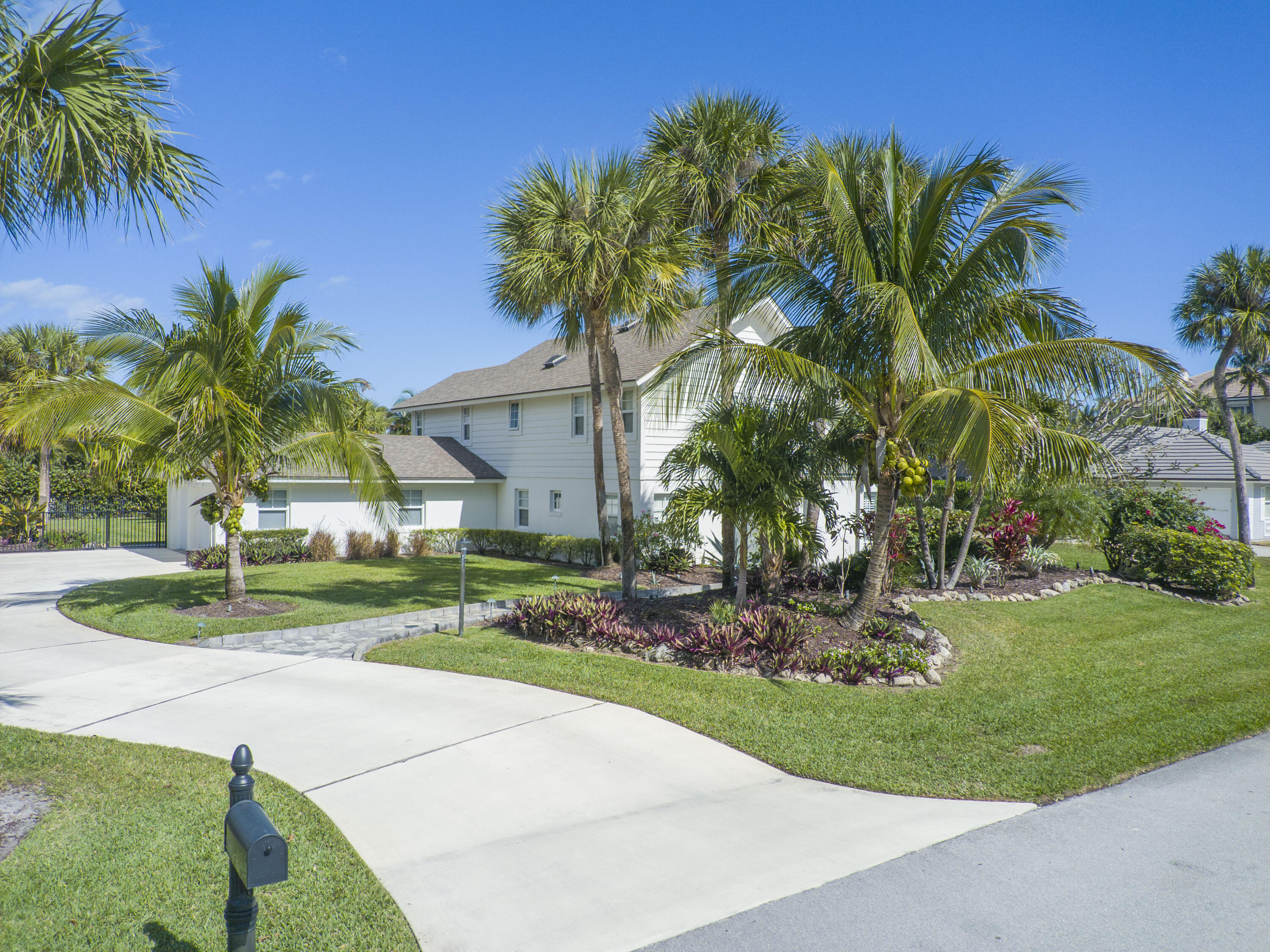 2180 Captains Walk