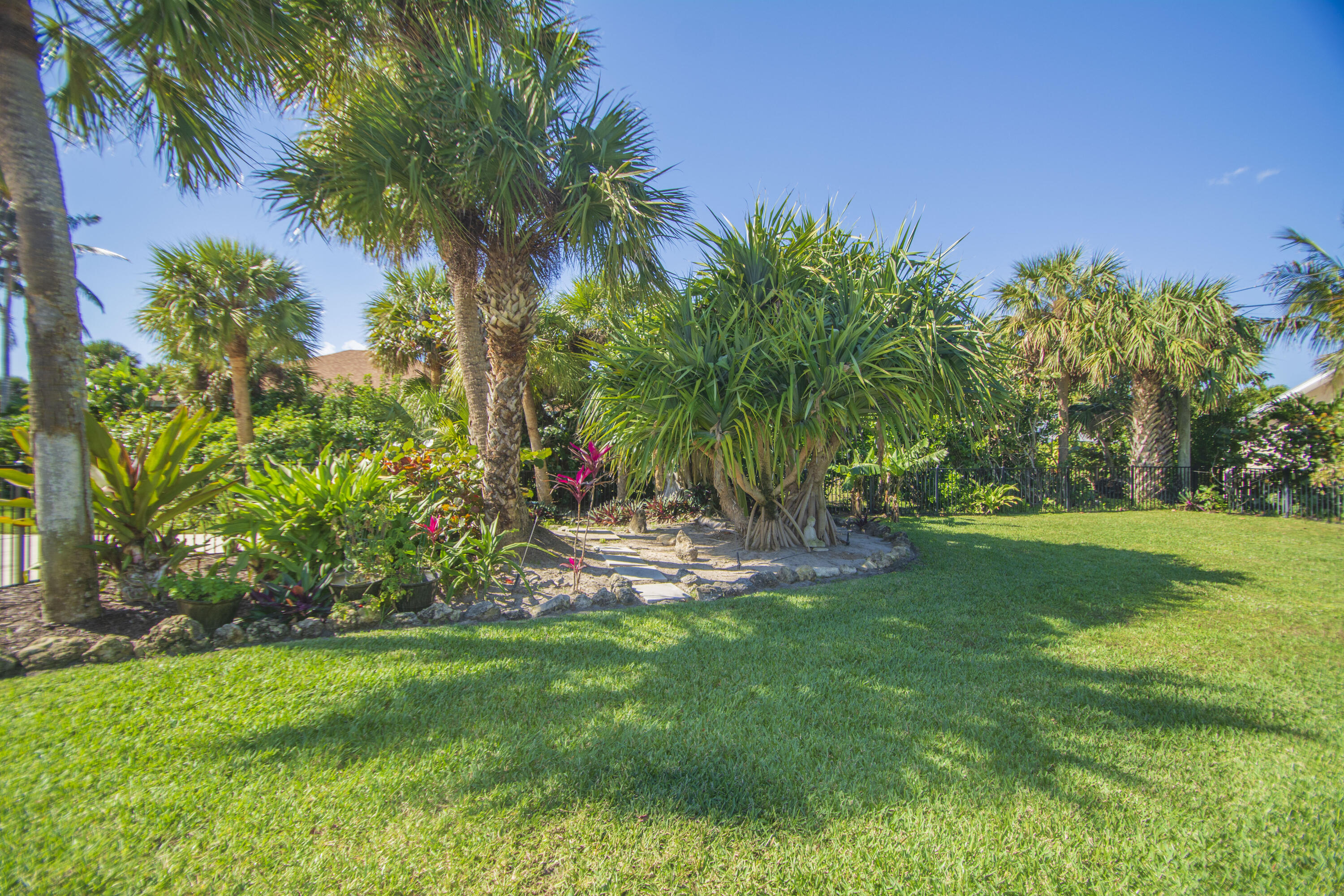 2180 Captains Walk
