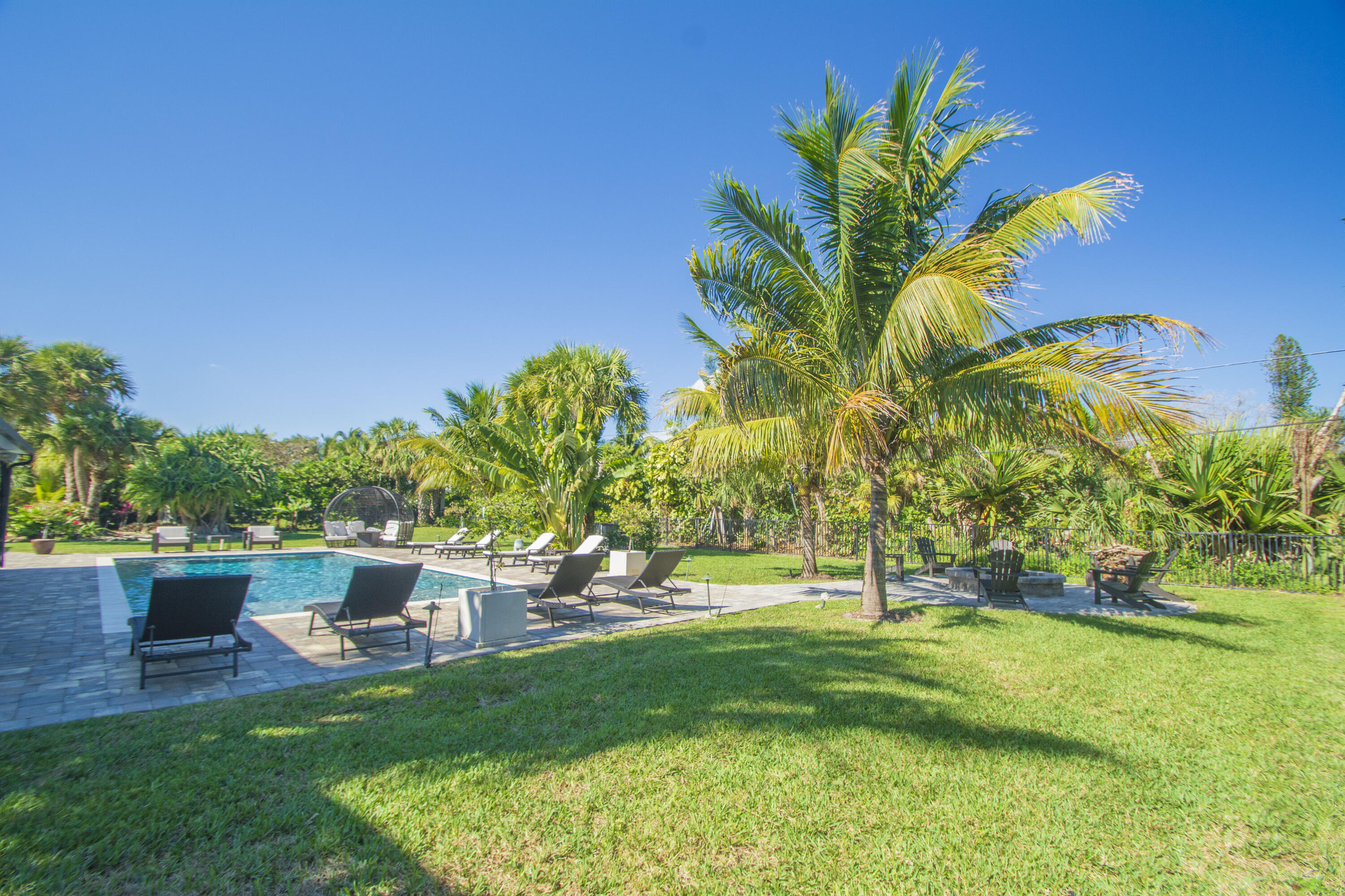 2180 Captains Walk