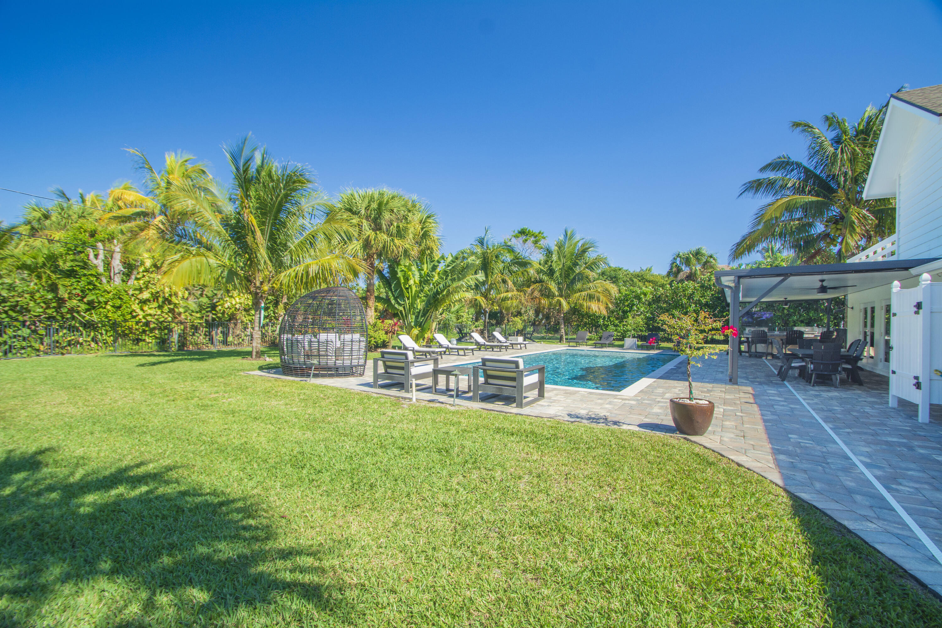 2180 Captains Walk