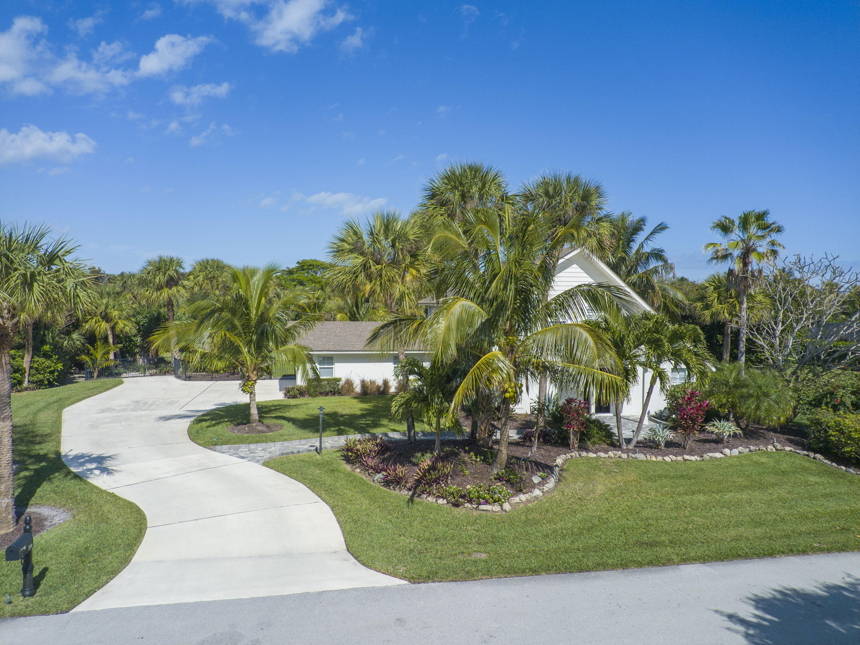 2180 Captains Walk