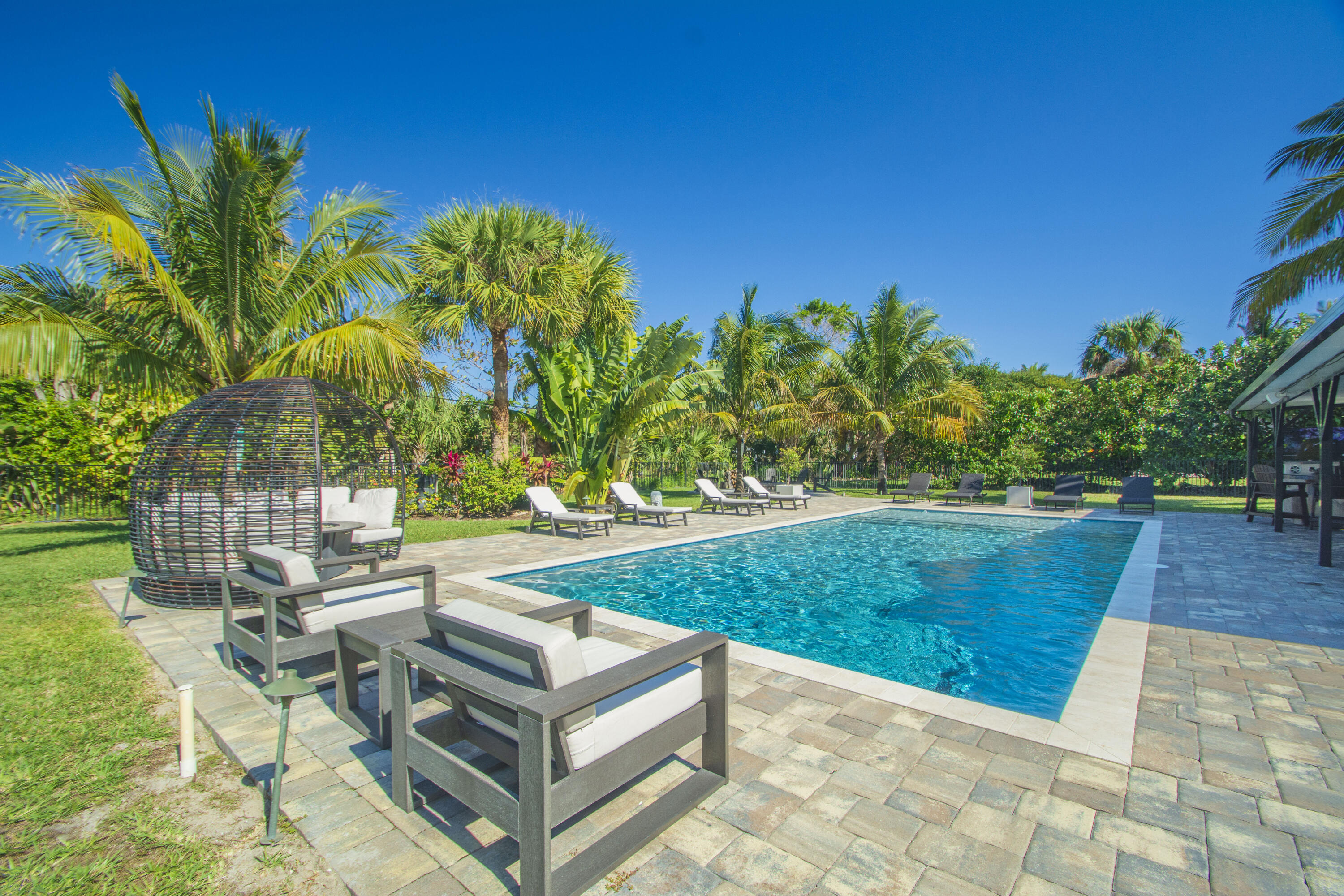 2180 Captains Walk
