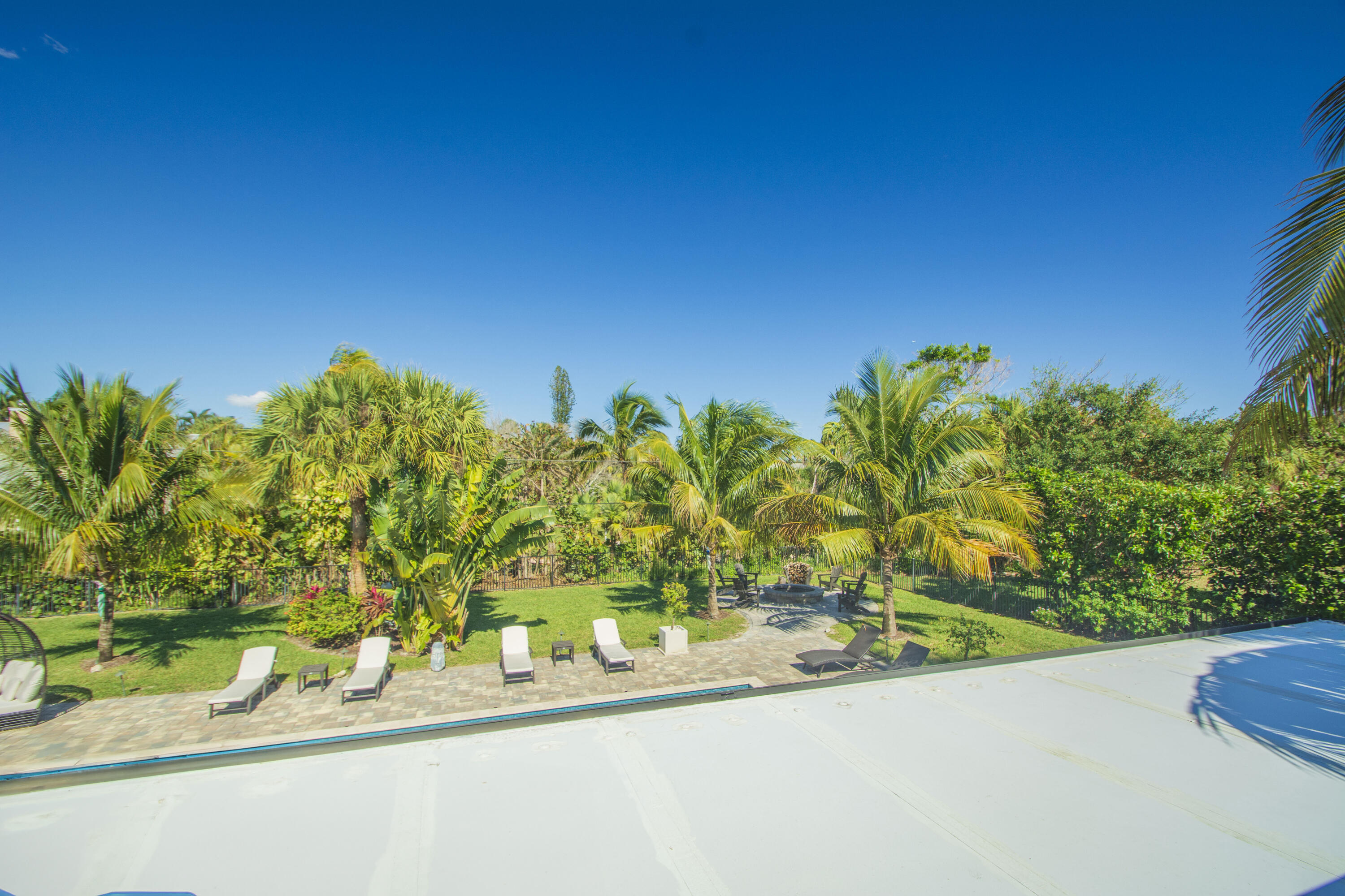 2180 Captains Walk