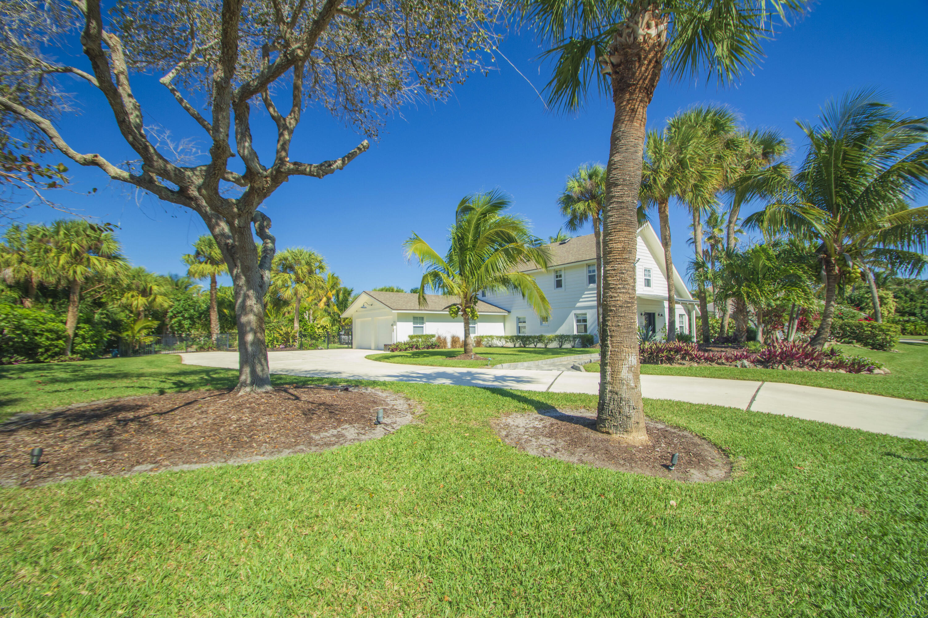 2180 Captains Walk