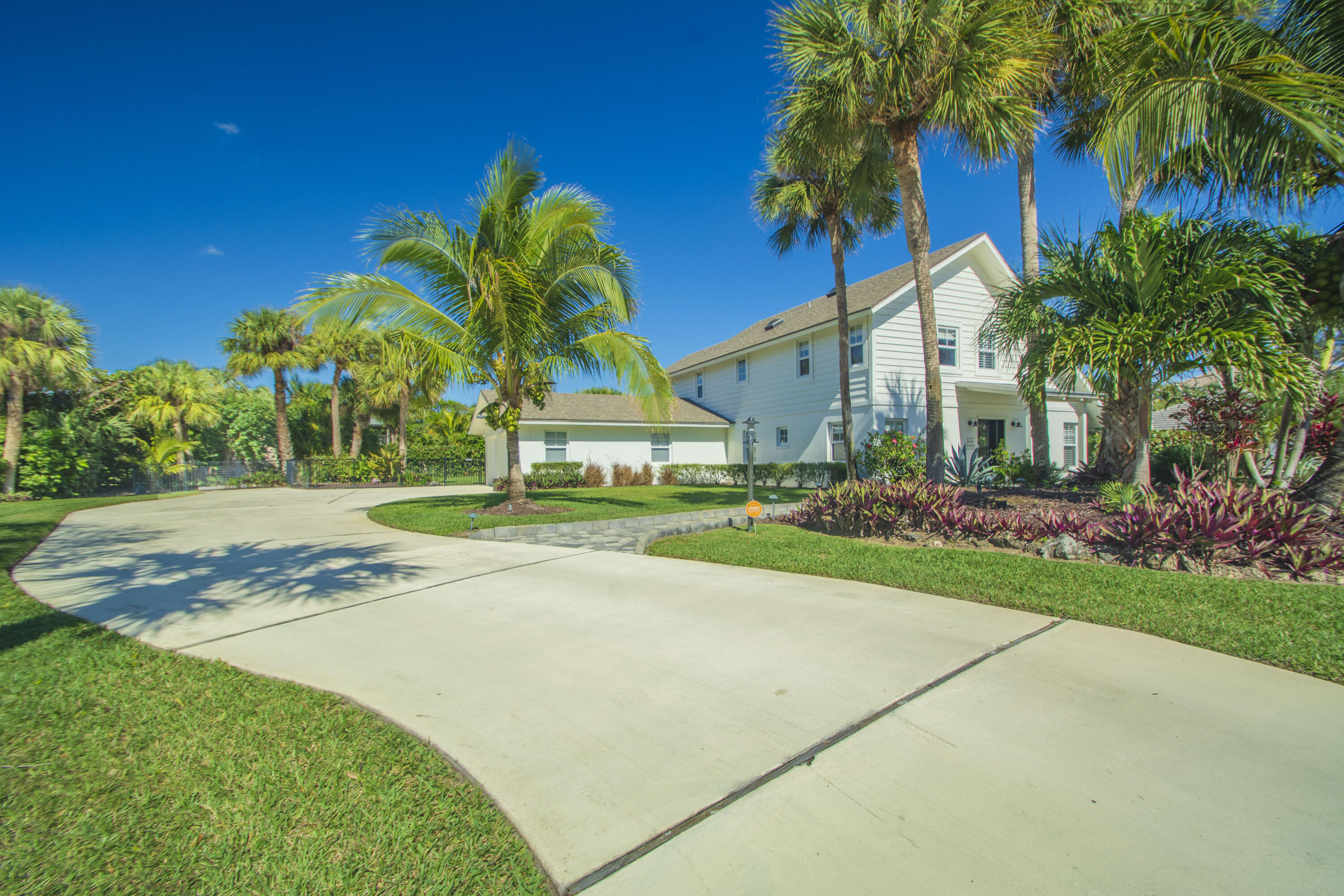 2180 Captains Walk