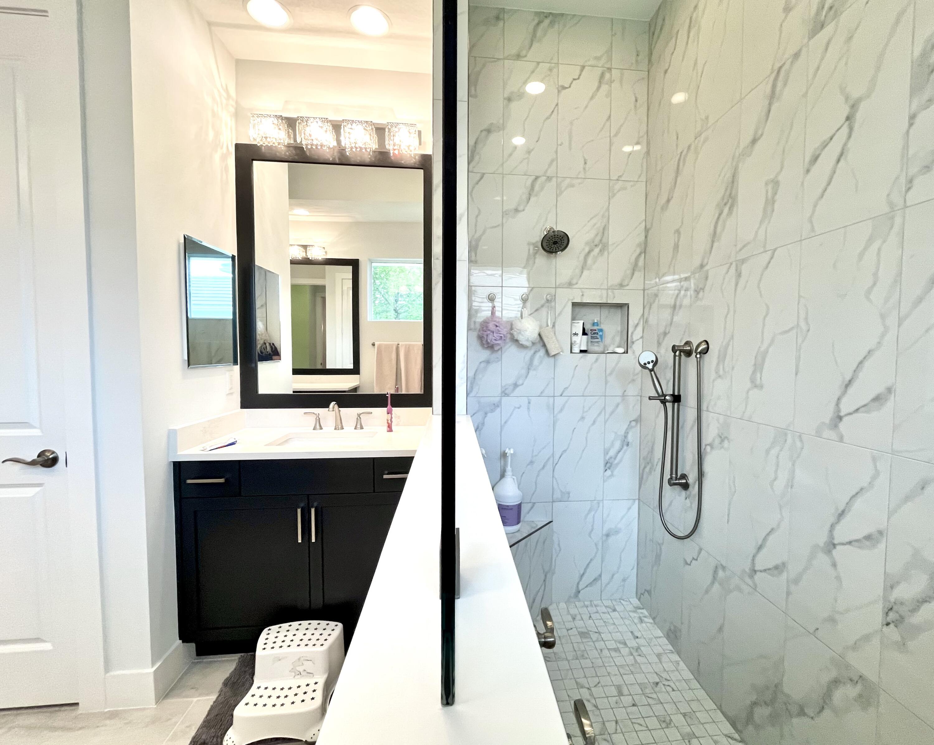 454 Jacqueline Way SW