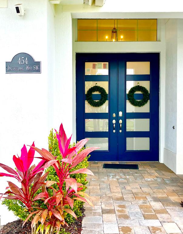 454 Jacqueline Way SW