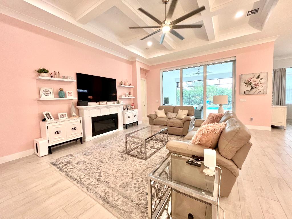 454 Jacqueline Way SW