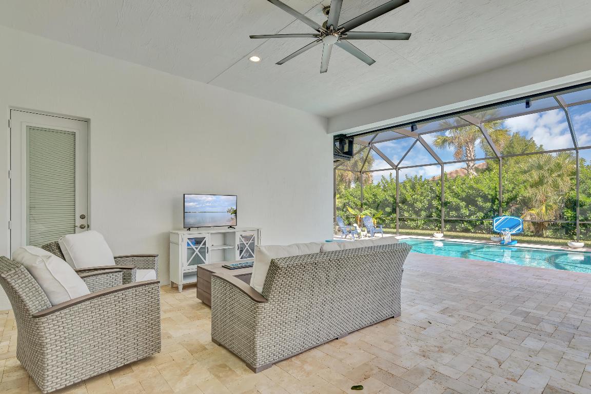 454 Jacqueline Way SW