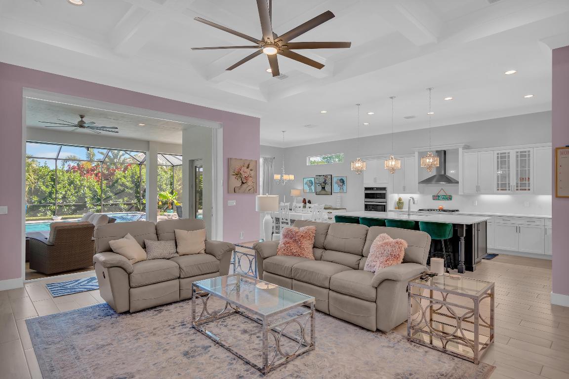 454 Jacqueline Way SW