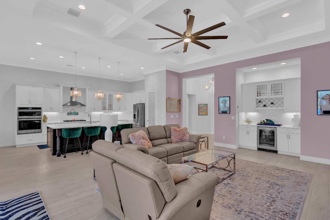 454 Jacqueline Way SW