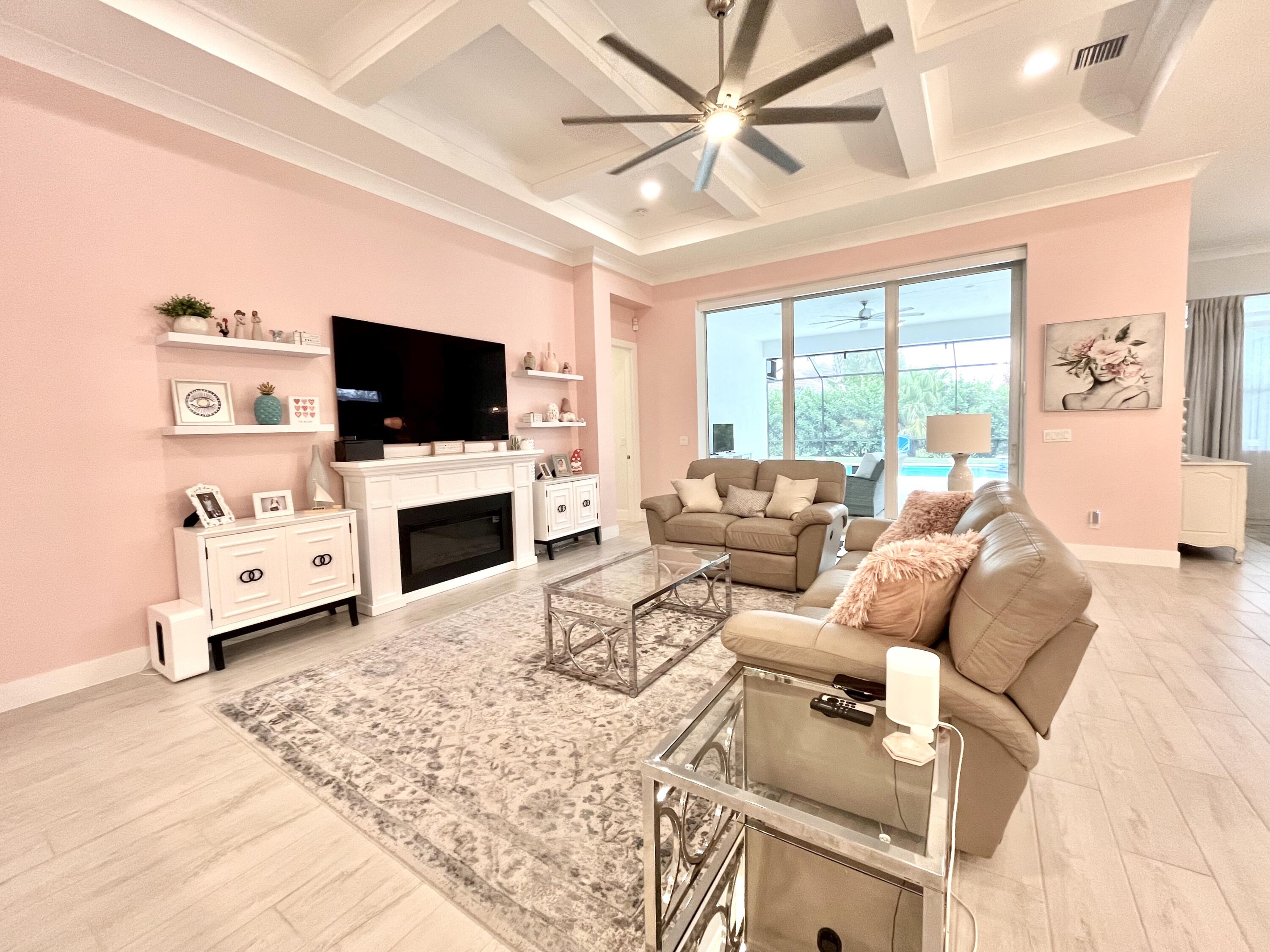 454 Jacqueline Way SW