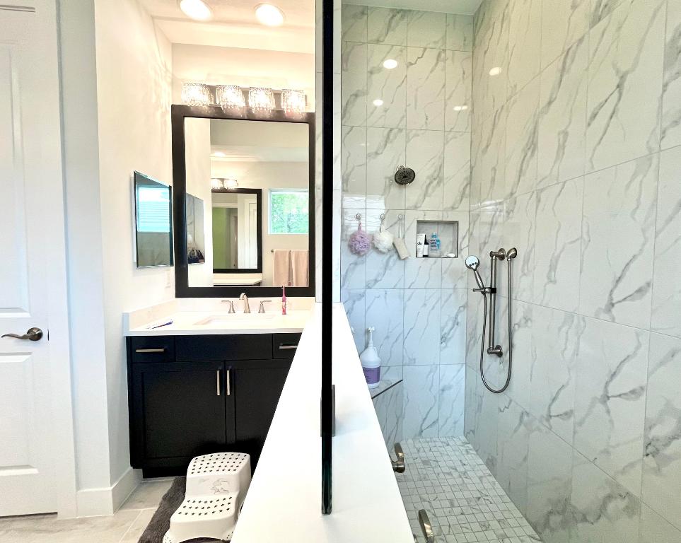 454 Jacqueline Way SW