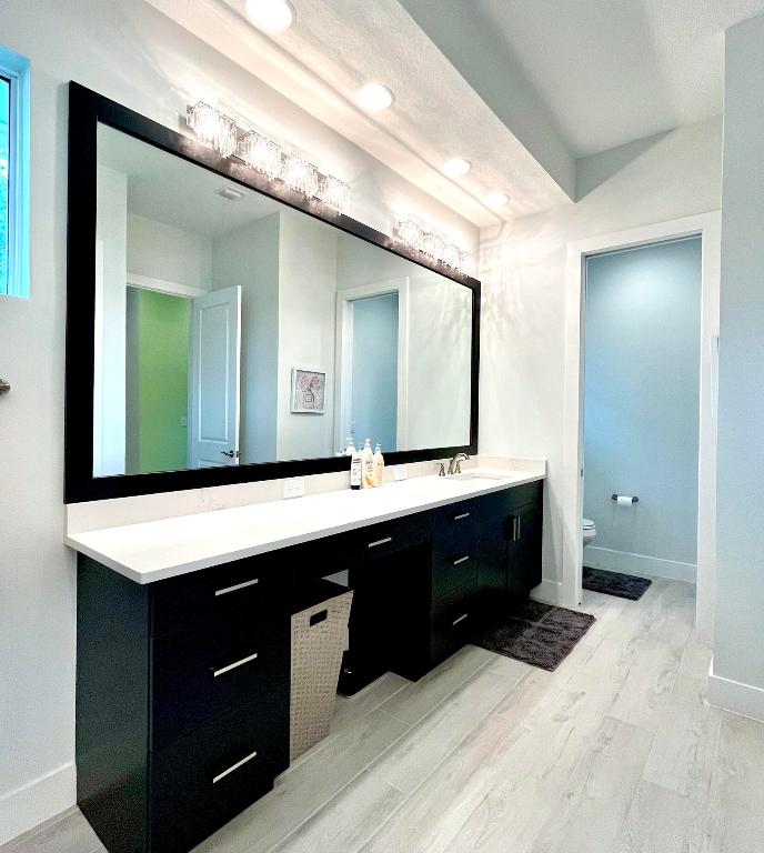 454 Jacqueline Way SW