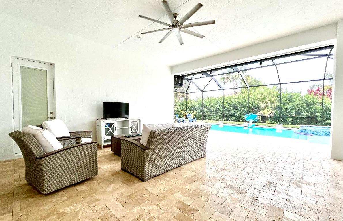 454 Jacqueline Way SW