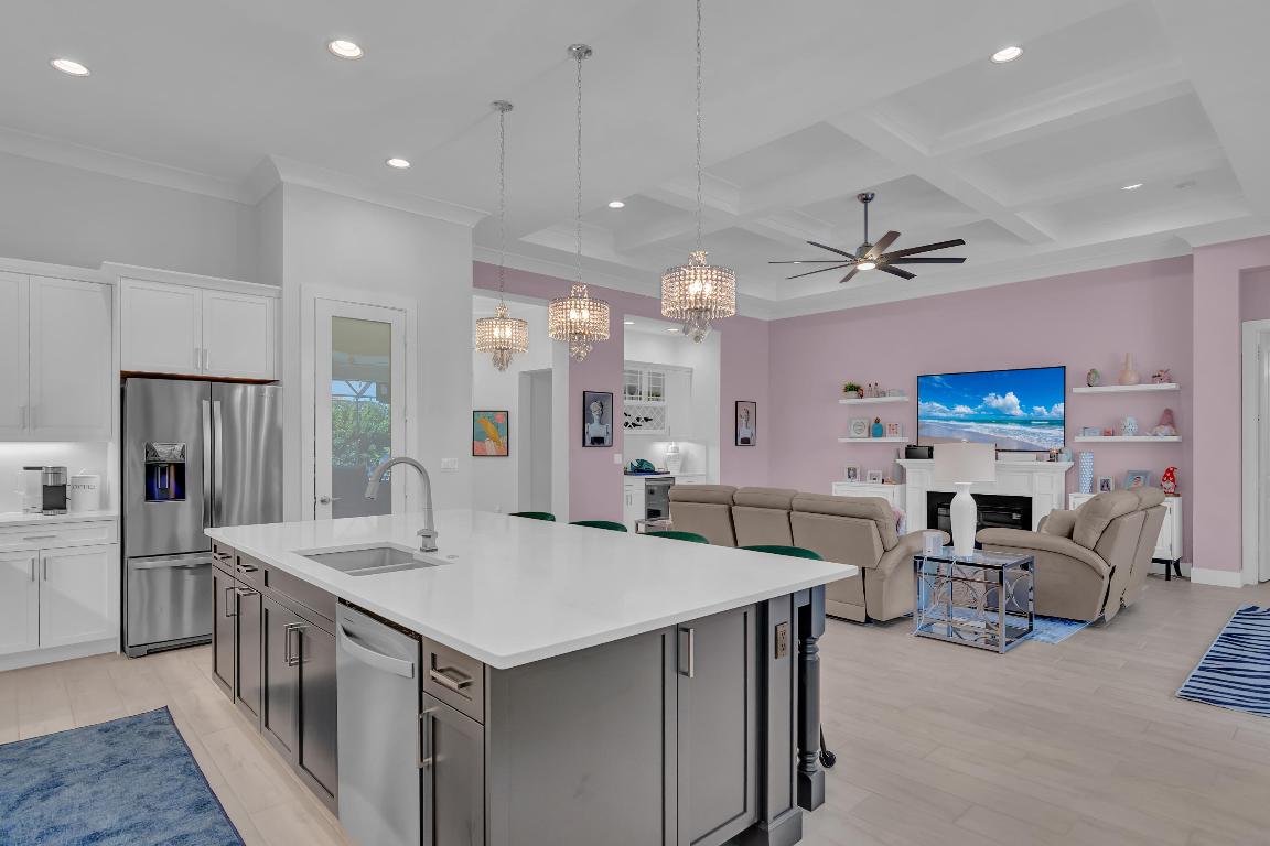 454 Jacqueline Way SW