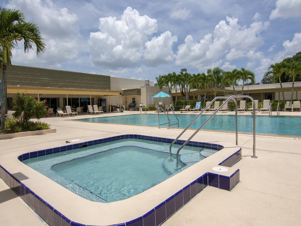 12 Vista Gardens Trail 202