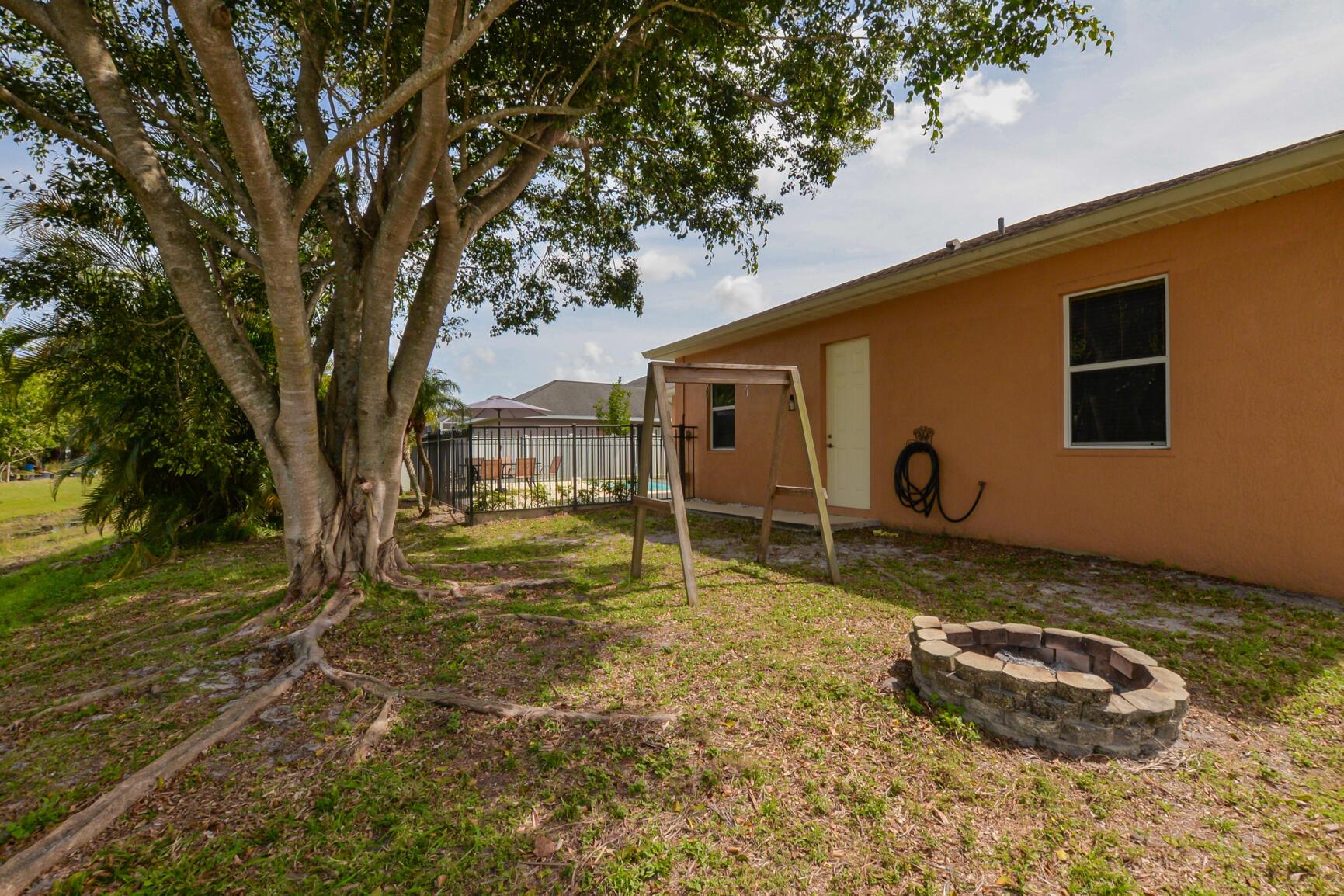 376 SW Kestor Drive