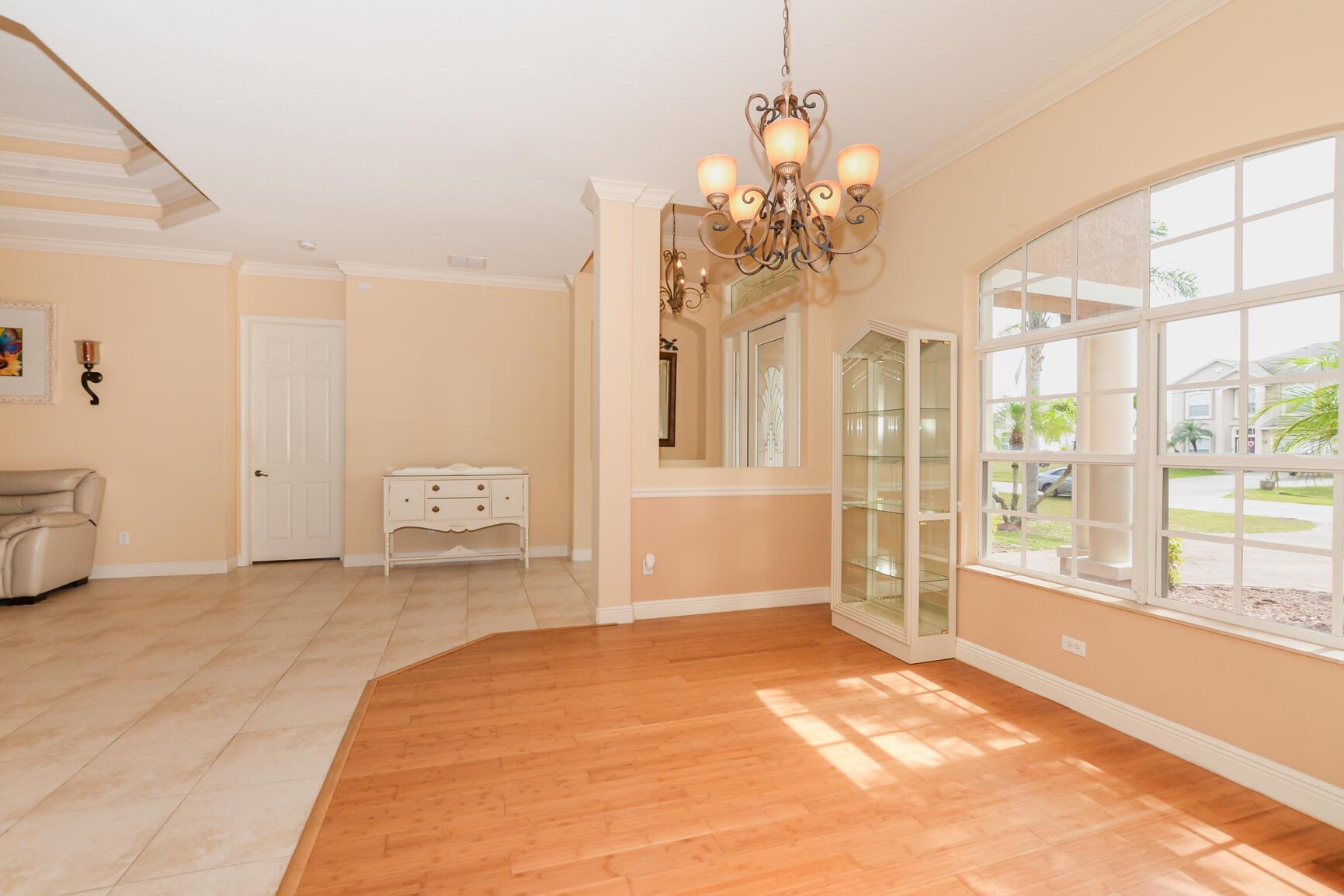 376 SW Kestor Drive