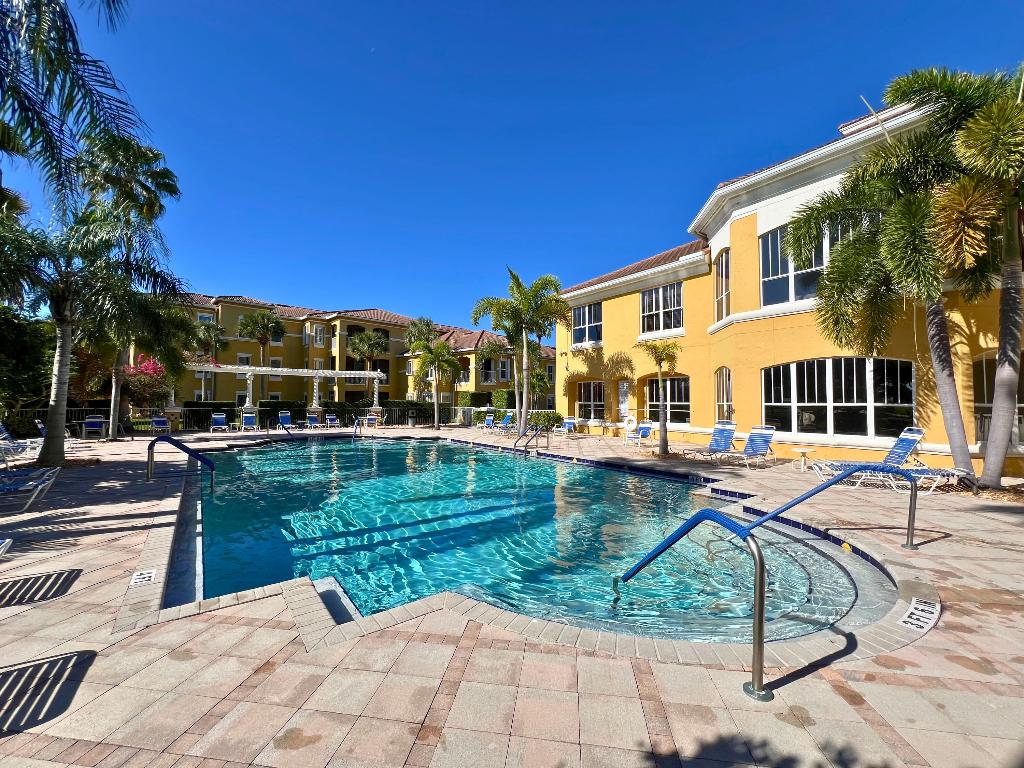 5060 Fairways Circle F312, Vero Beach Unit: F312
