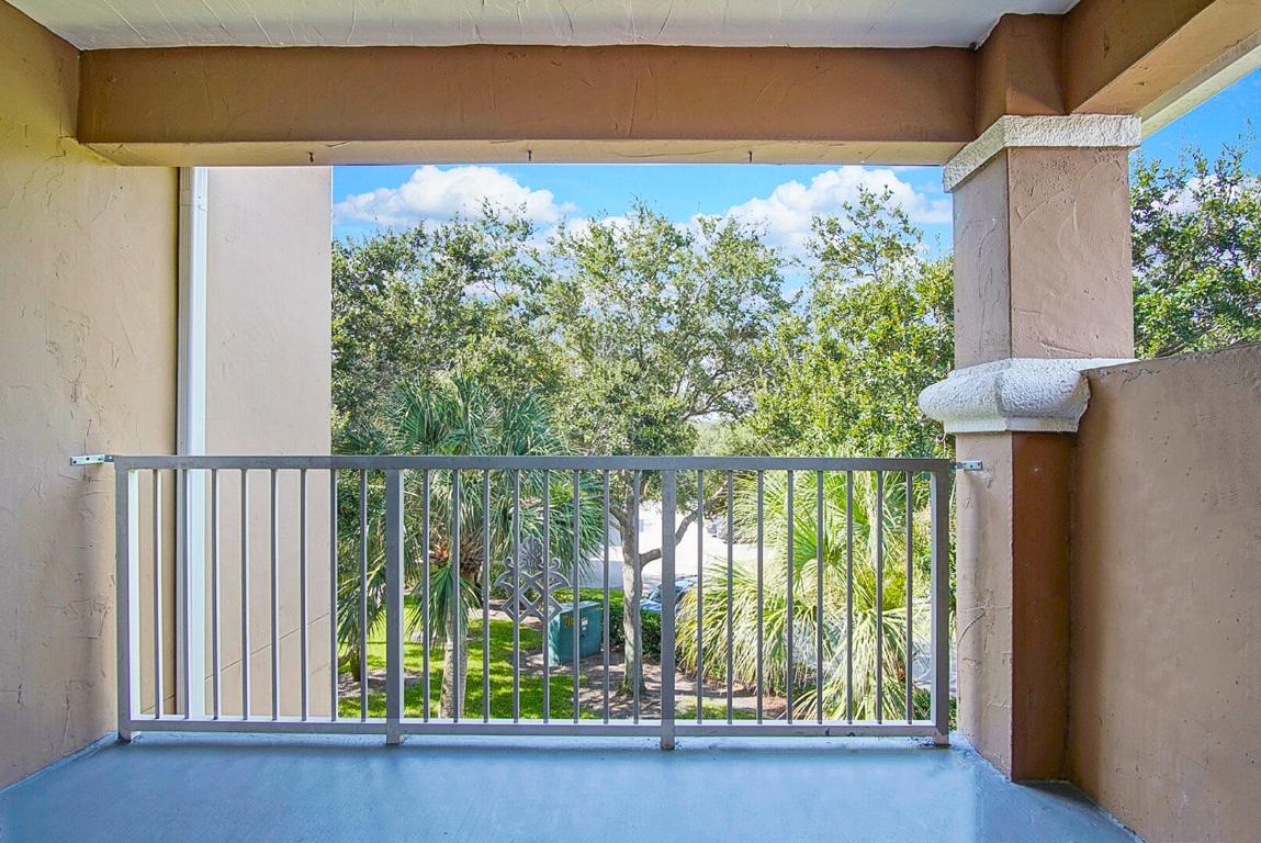 5060 Fairways Circle F312, Vero Beach Unit: F312
