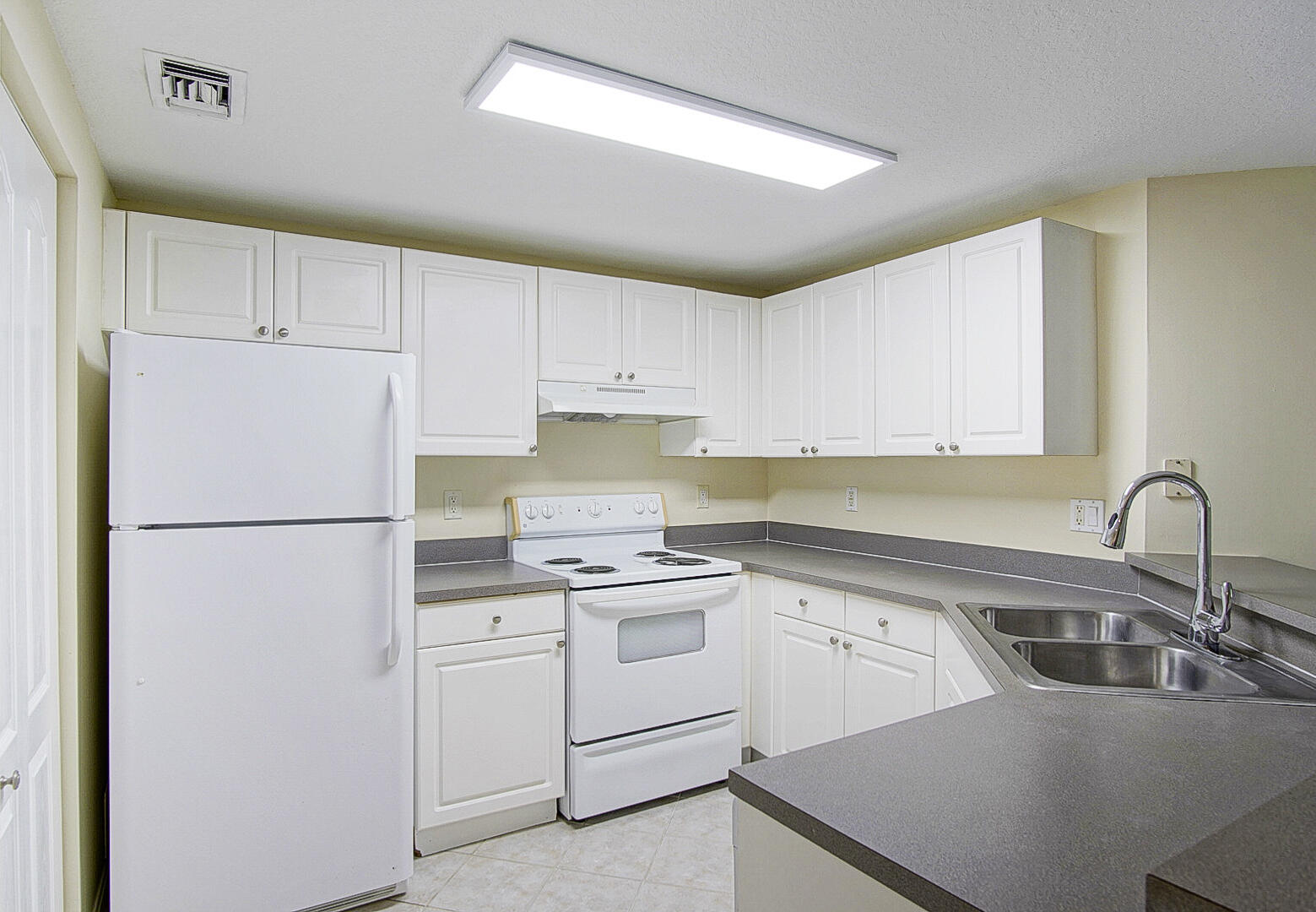 5060 Fairways Circle F312, Vero Beach Unit: F312