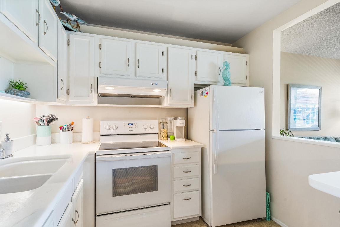 72 Royal Oak Drive 204