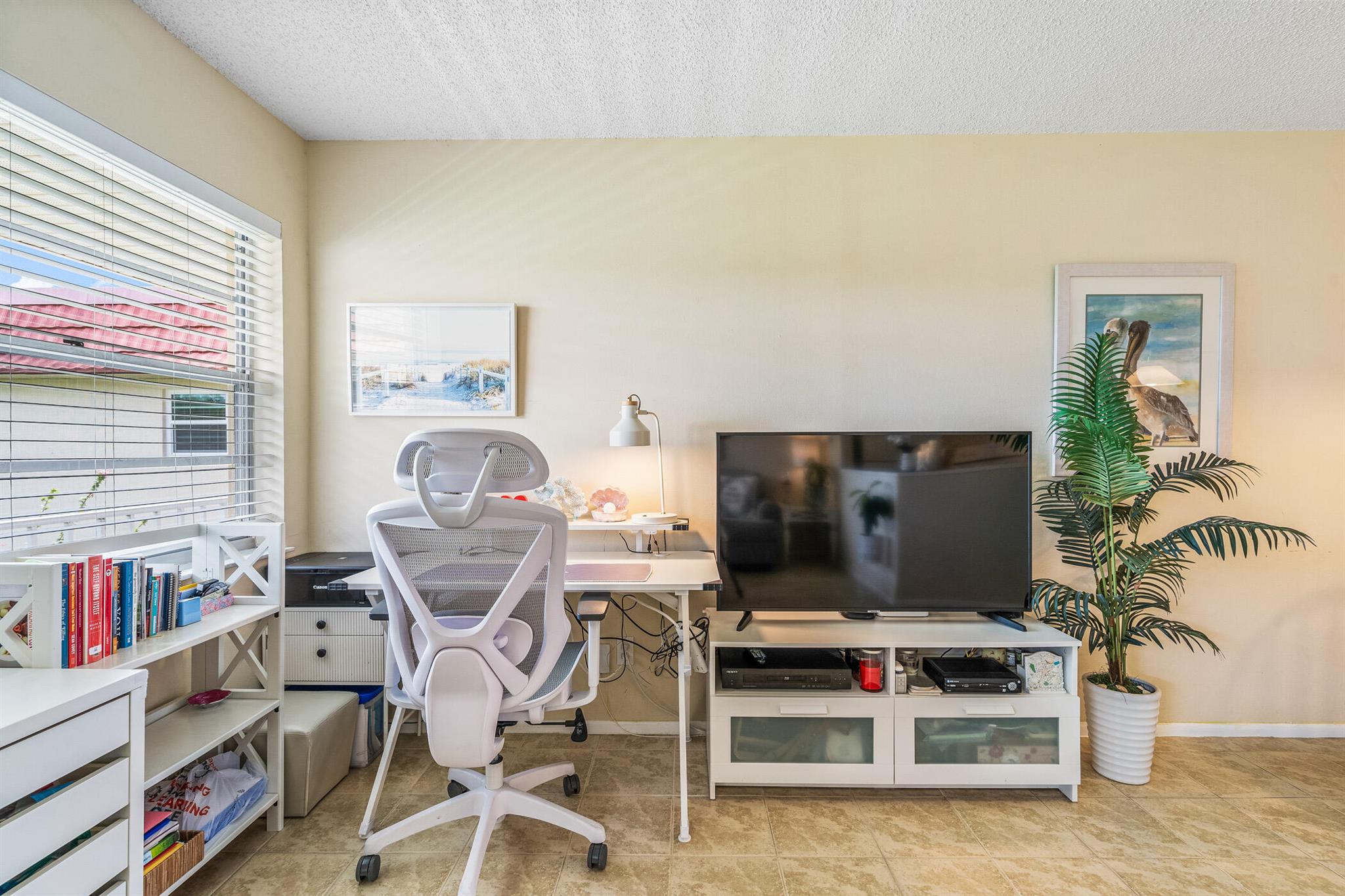 72 Royal Oak Drive 204