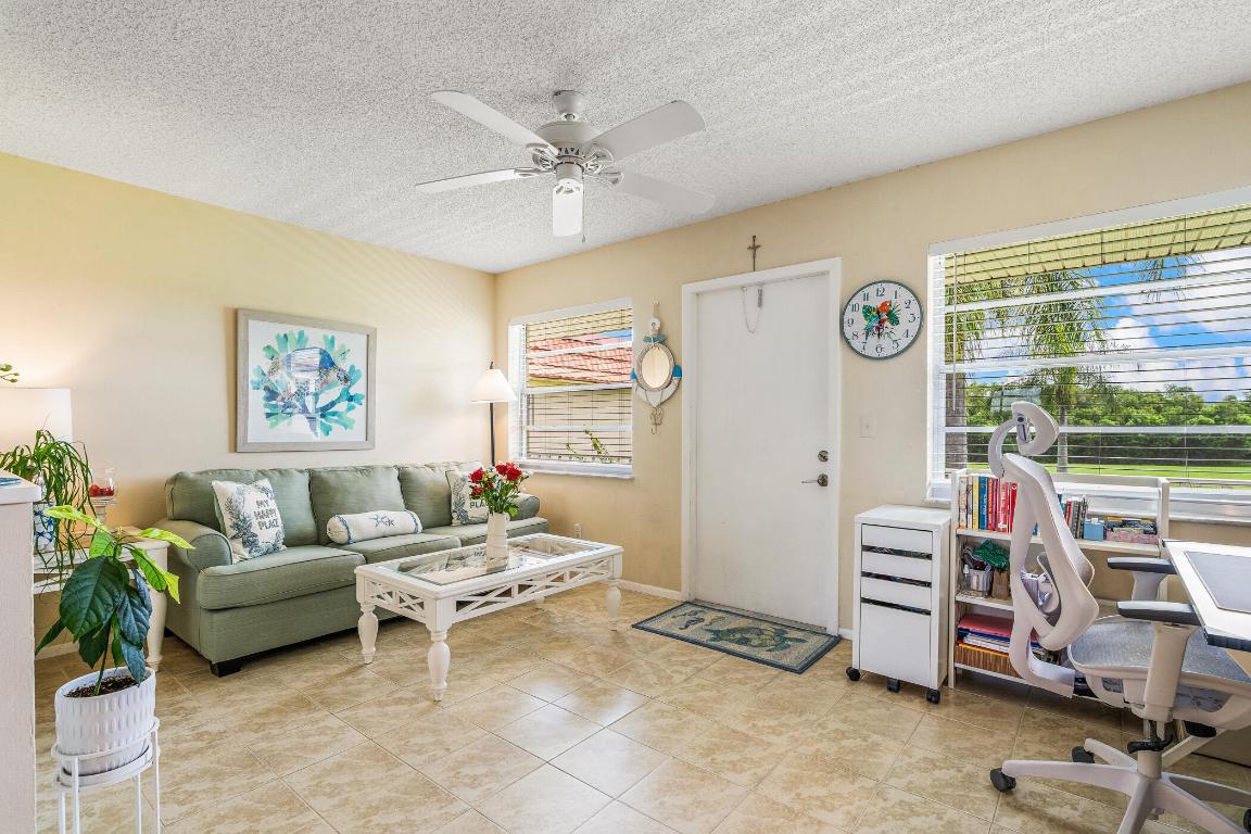 72 Royal Oak Drive 204