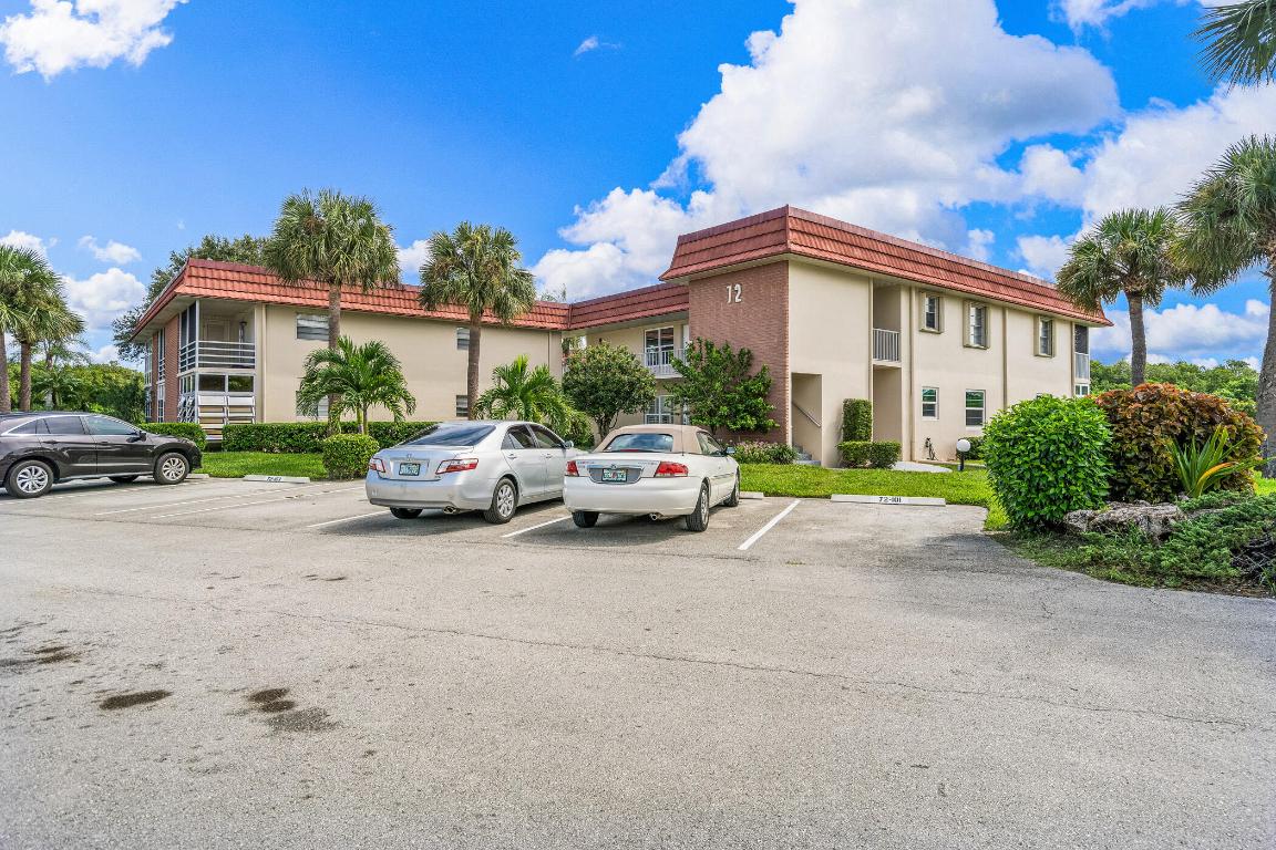 72 Royal Oak Drive 204