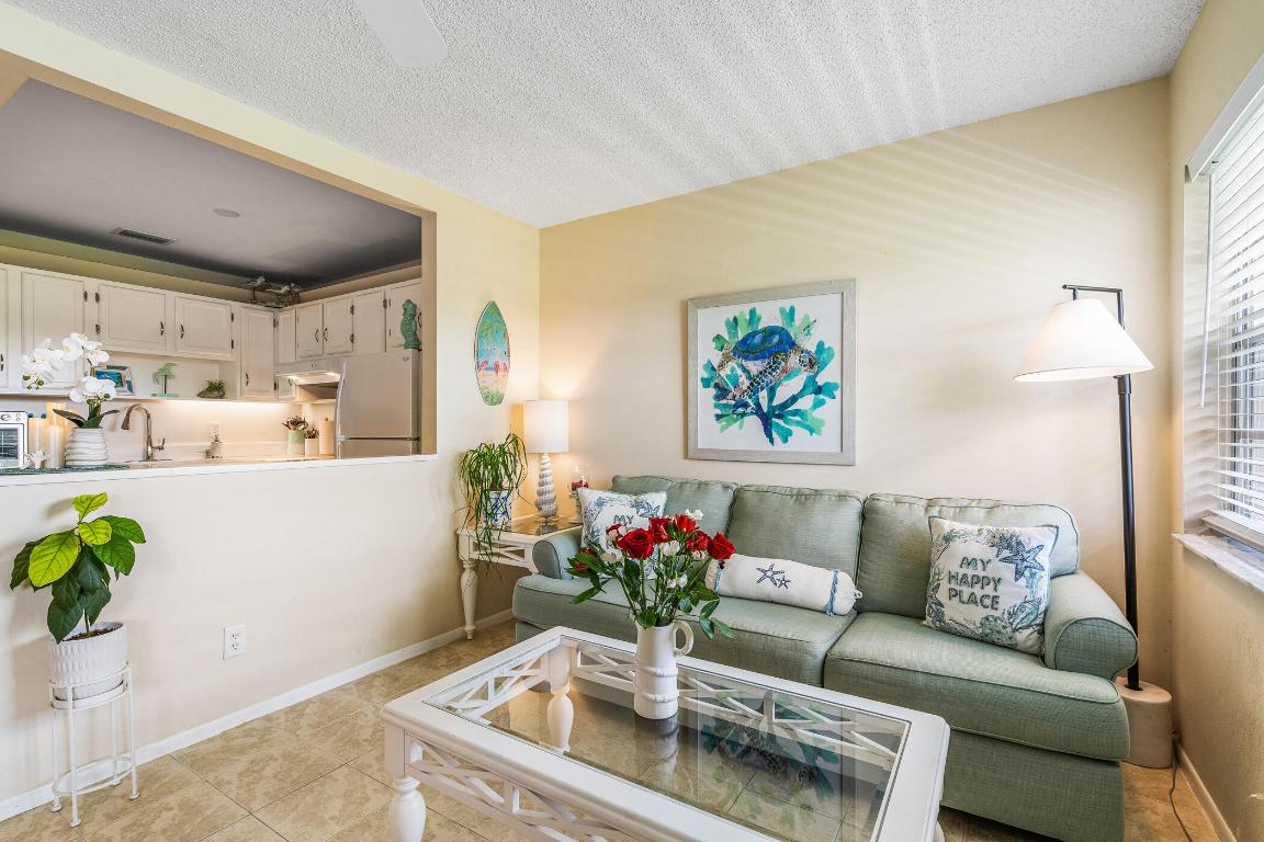 72 Royal Oak Drive 204