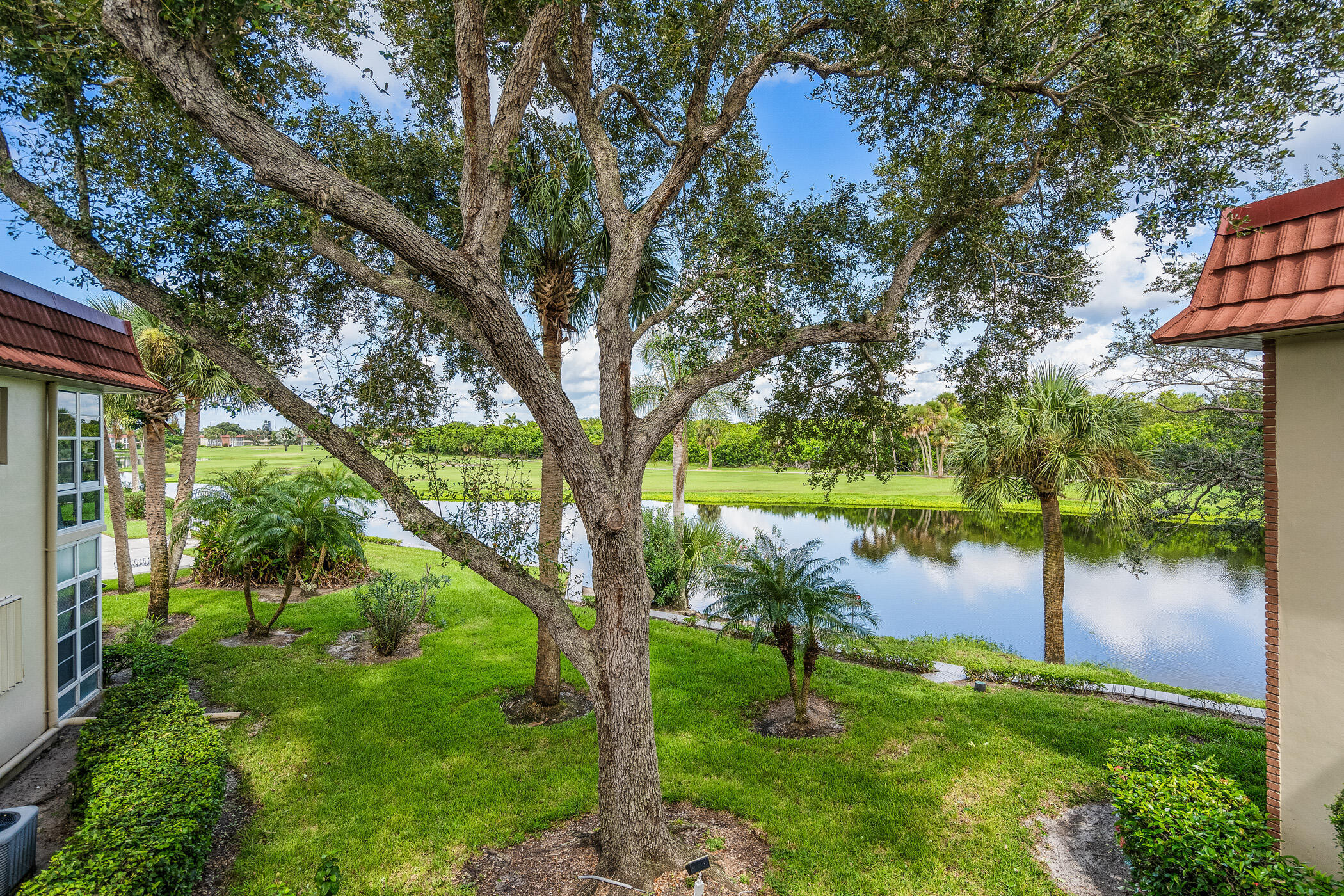 72 Royal Oak Drive 204