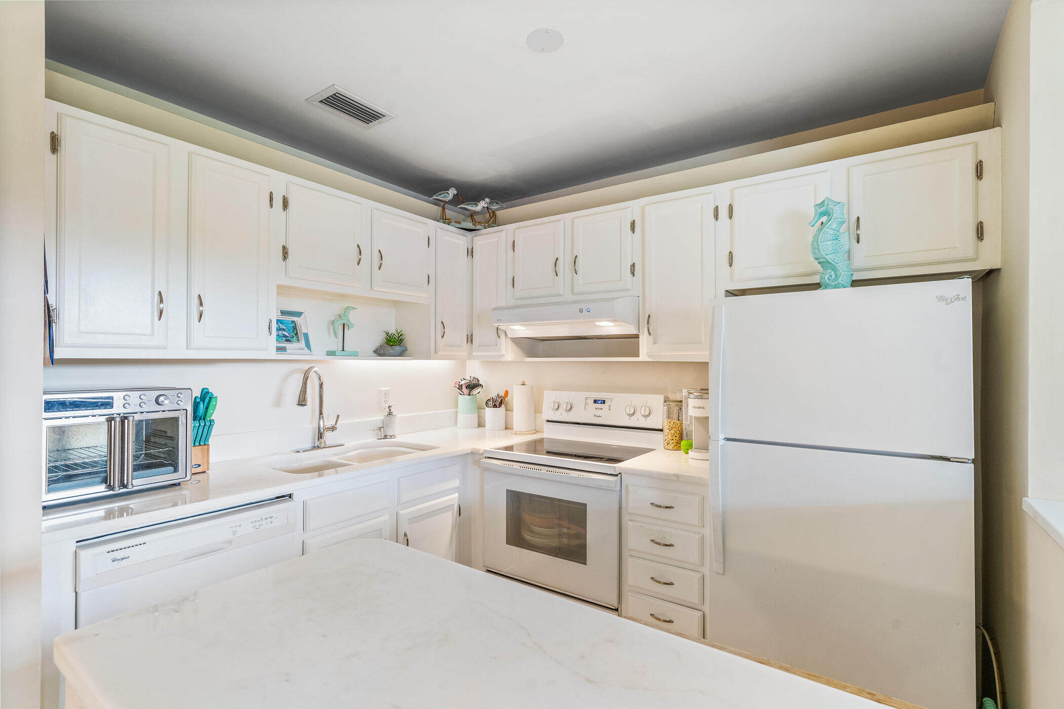 72 Royal Oak Drive 204