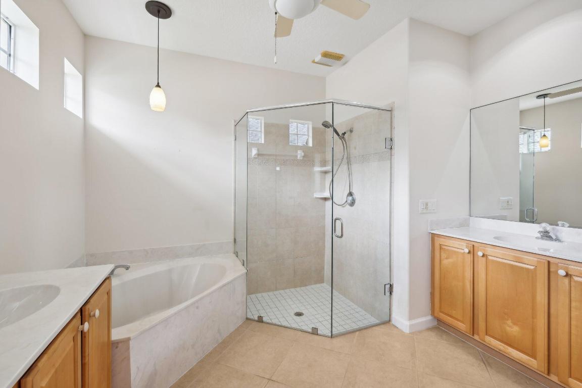 5450 E 1st Square SW