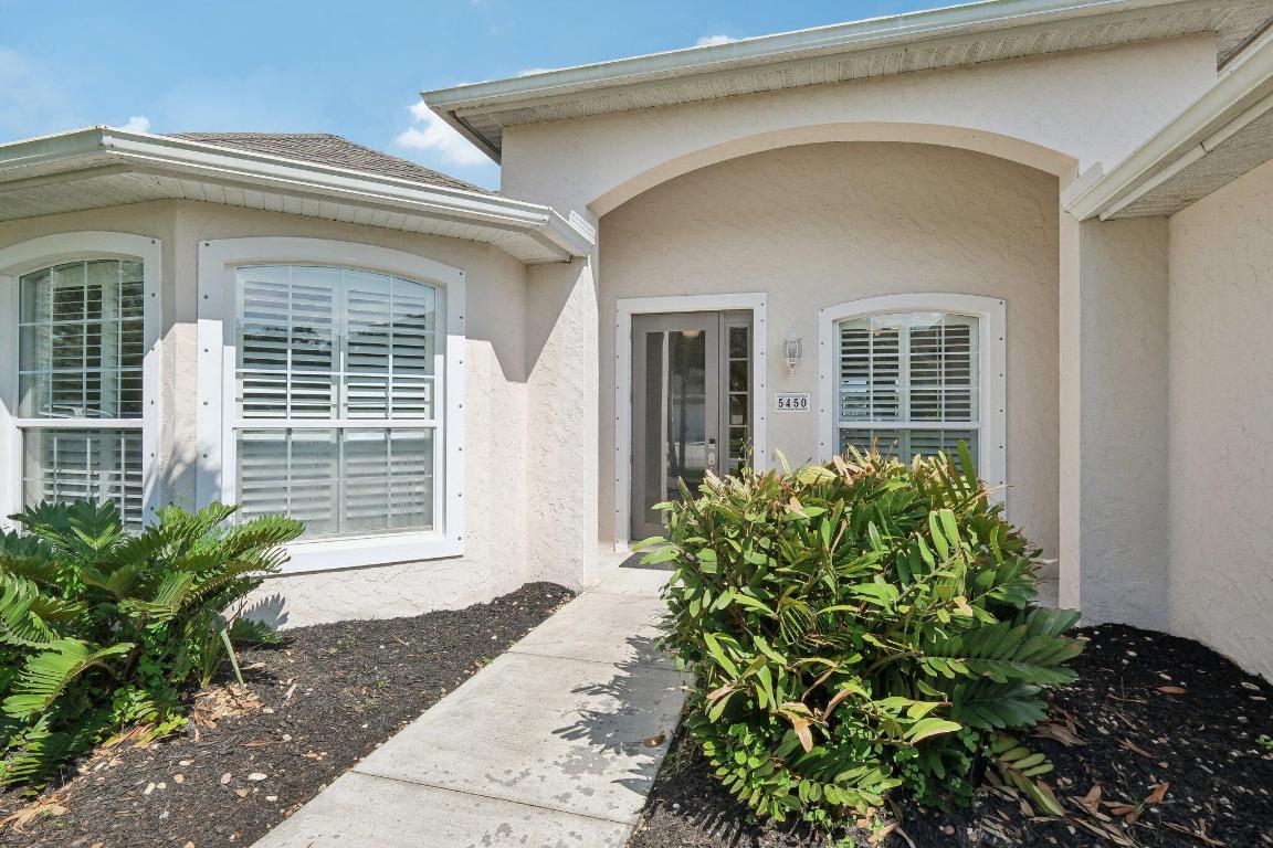 5450 E 1st Square SW