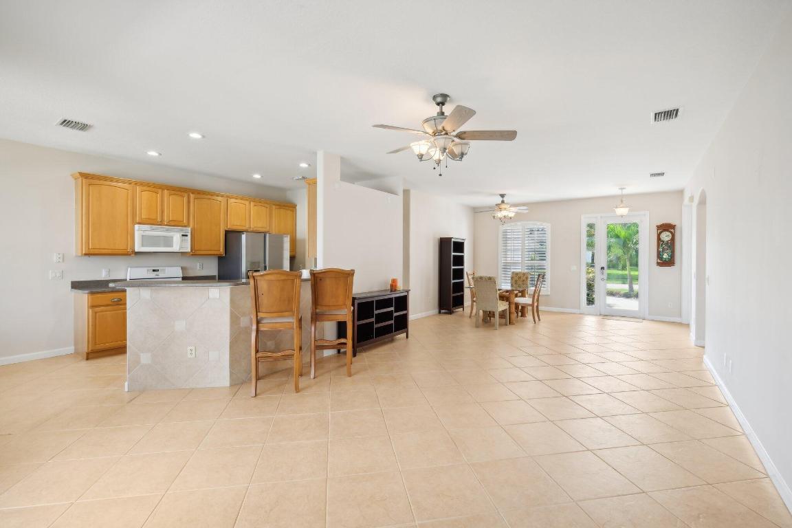 5450 E 1st Square SW