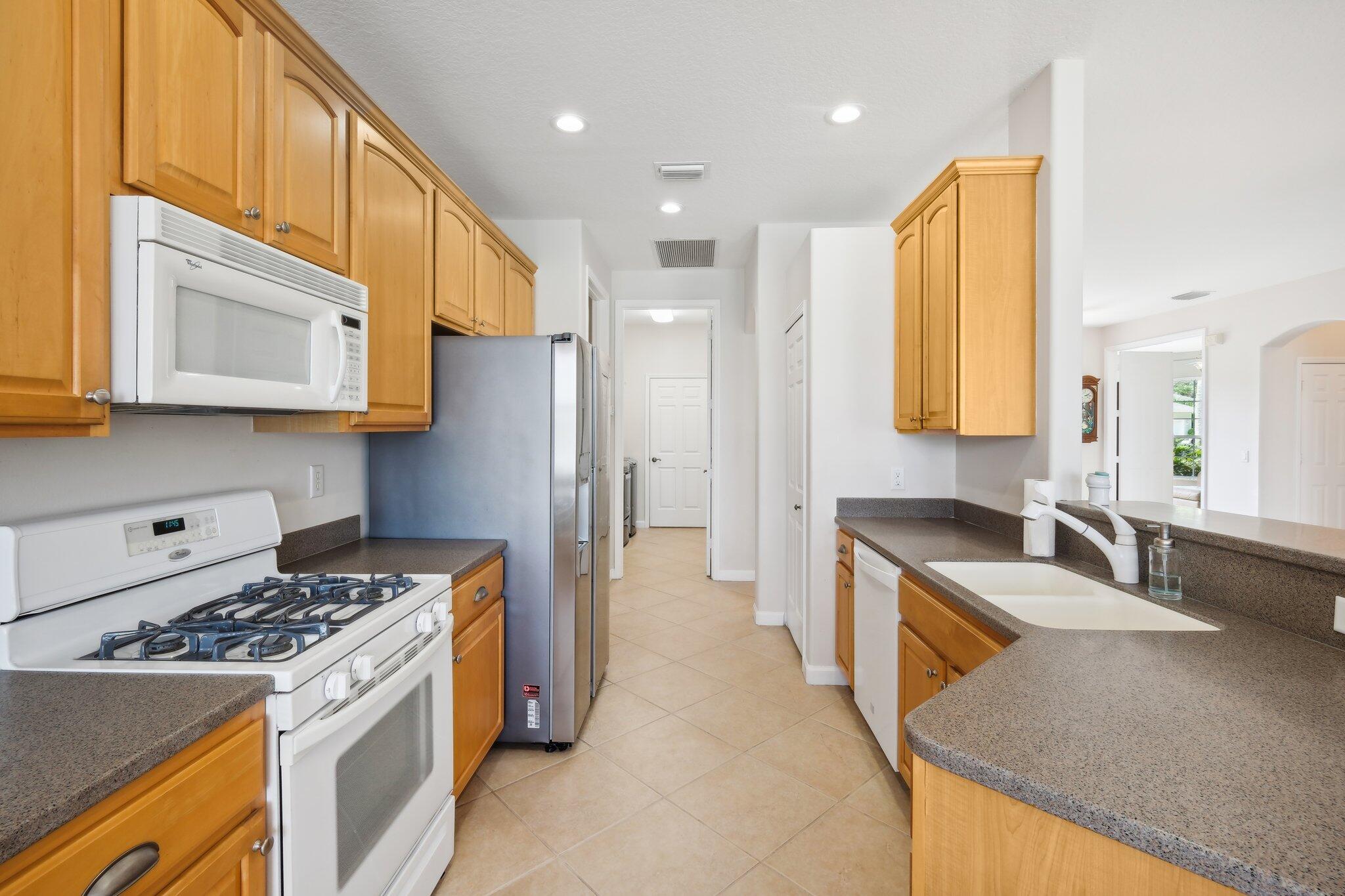 5450 E 1st Square SW