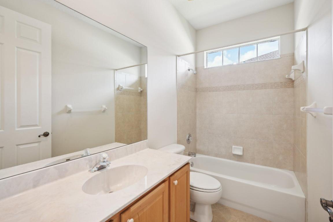 5450 E 1st Square SW