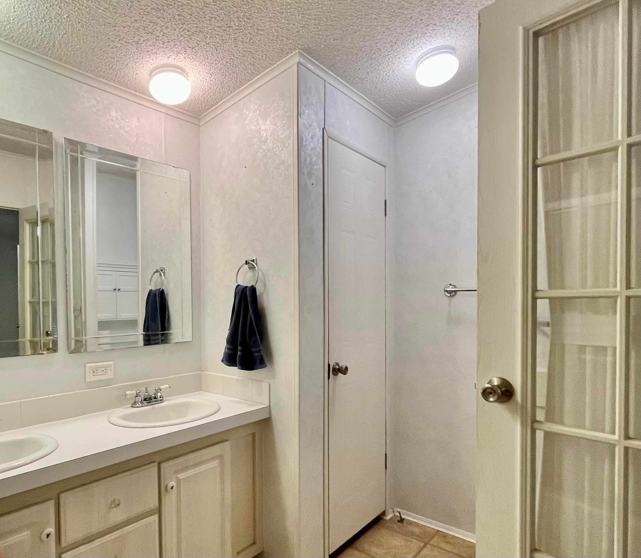 7556 Niantic Avenue W5